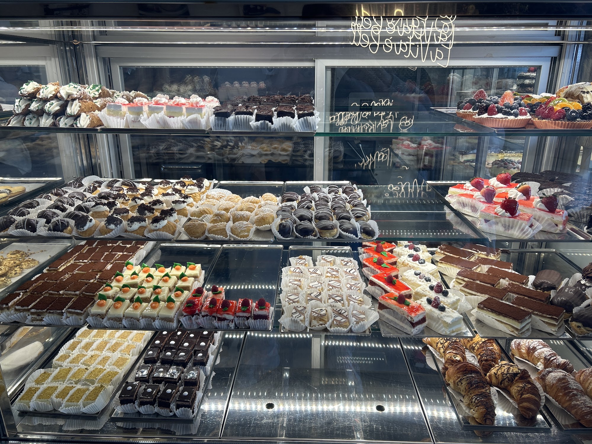 La Roma Pastry Shop