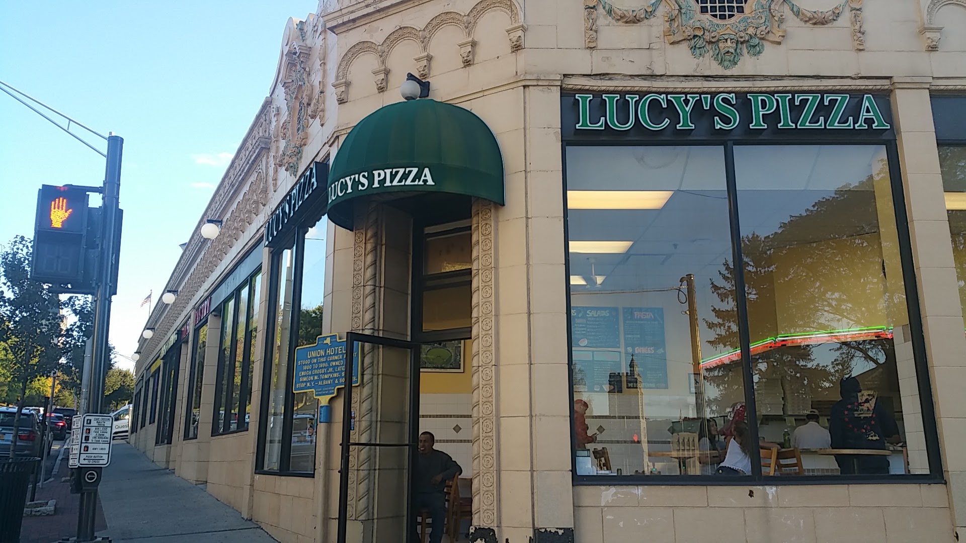 Lucy's Pizza