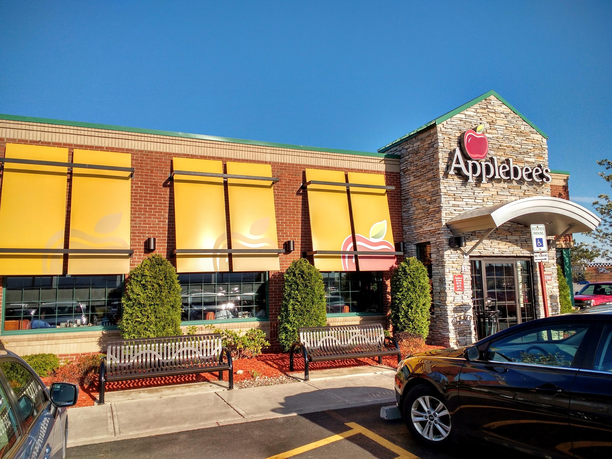 Applebee's Grill + Bar