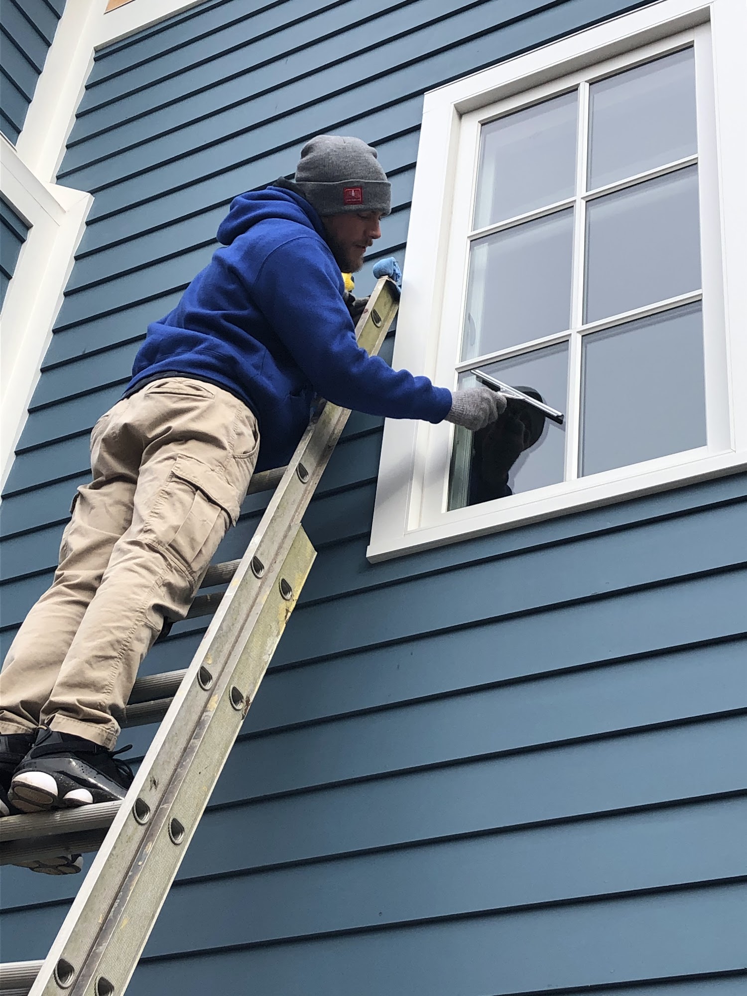 Blue Chip Cleaning and Landscaping LLC