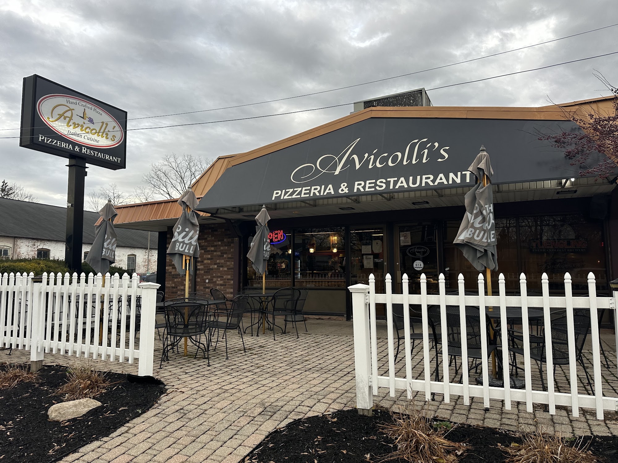 Avicolli’s Pizza