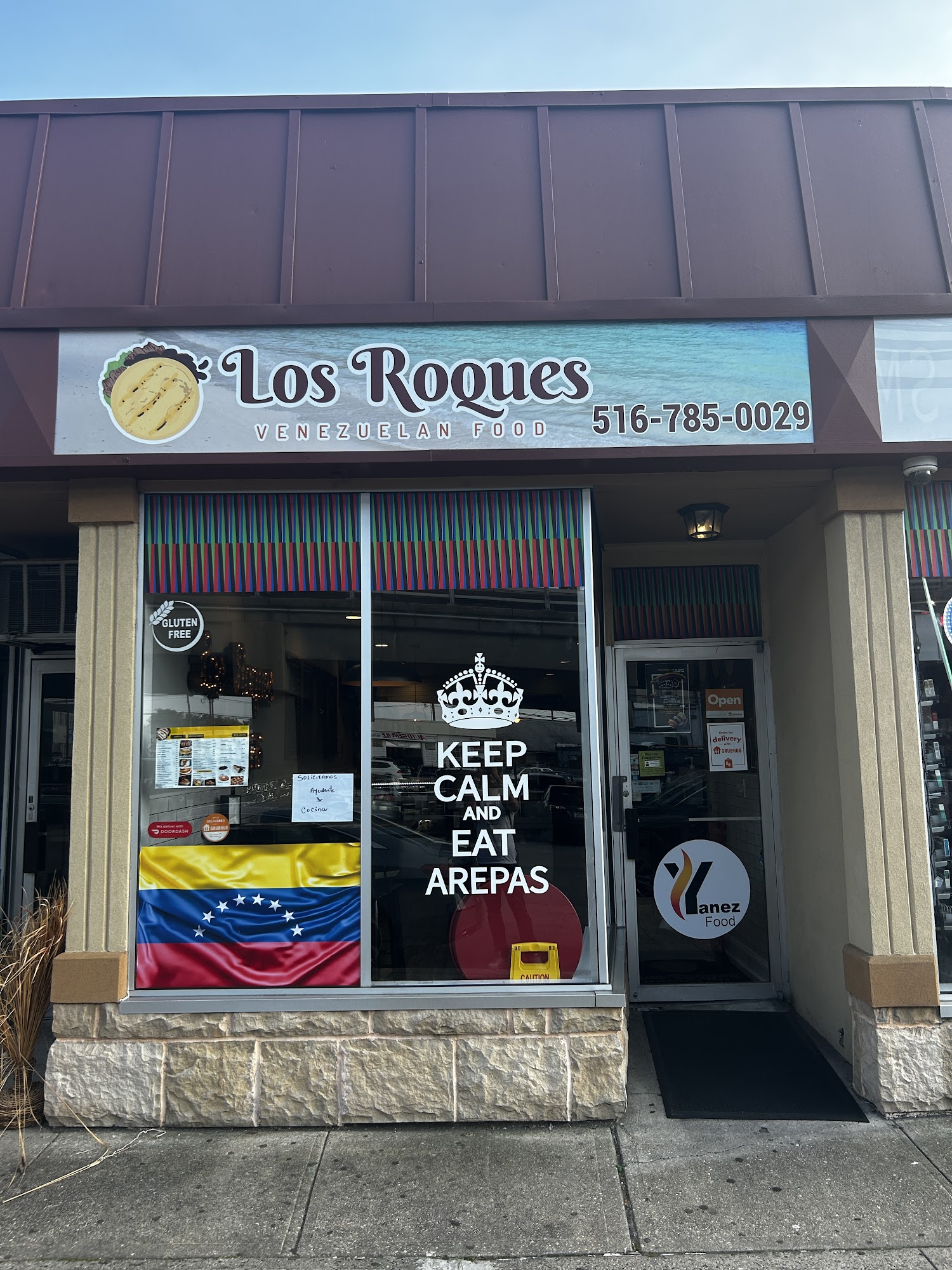 Los Roques Arepas. Latin American food