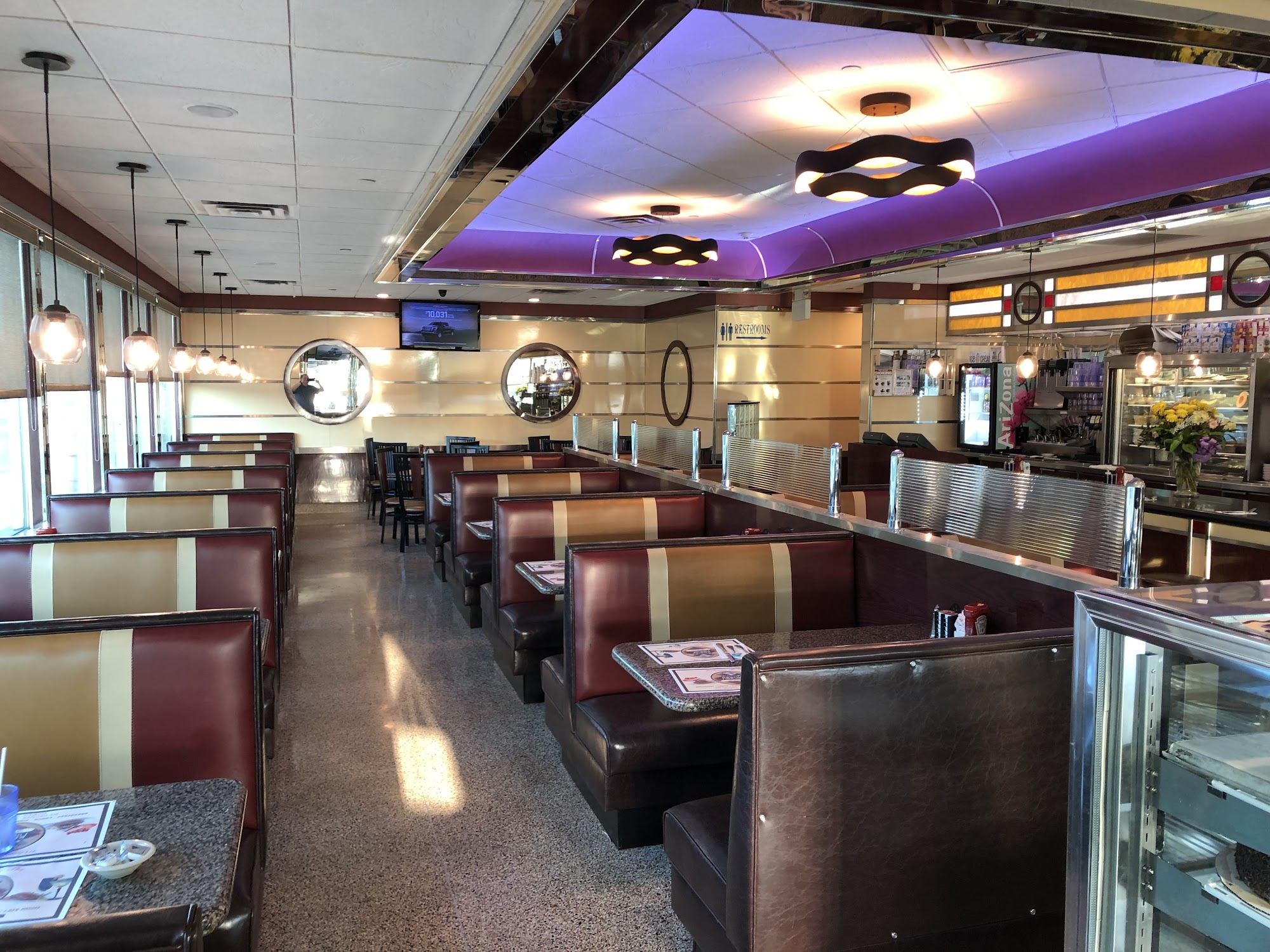 Majestic Diner