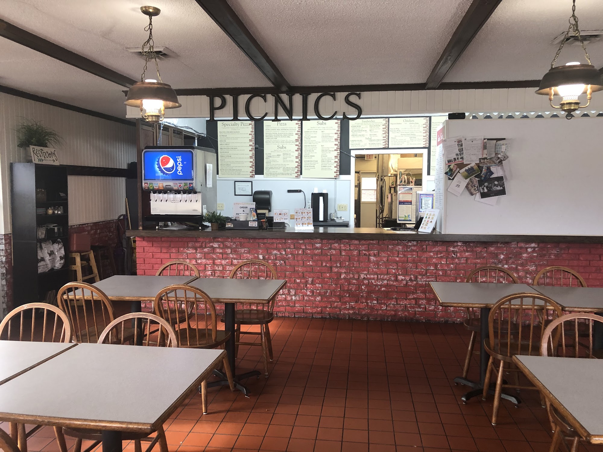 Picnic's Pizza & Grille