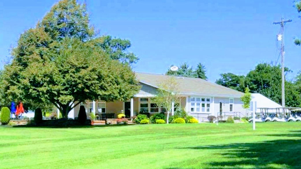 Twin Lakes Golf Course & Restaurant