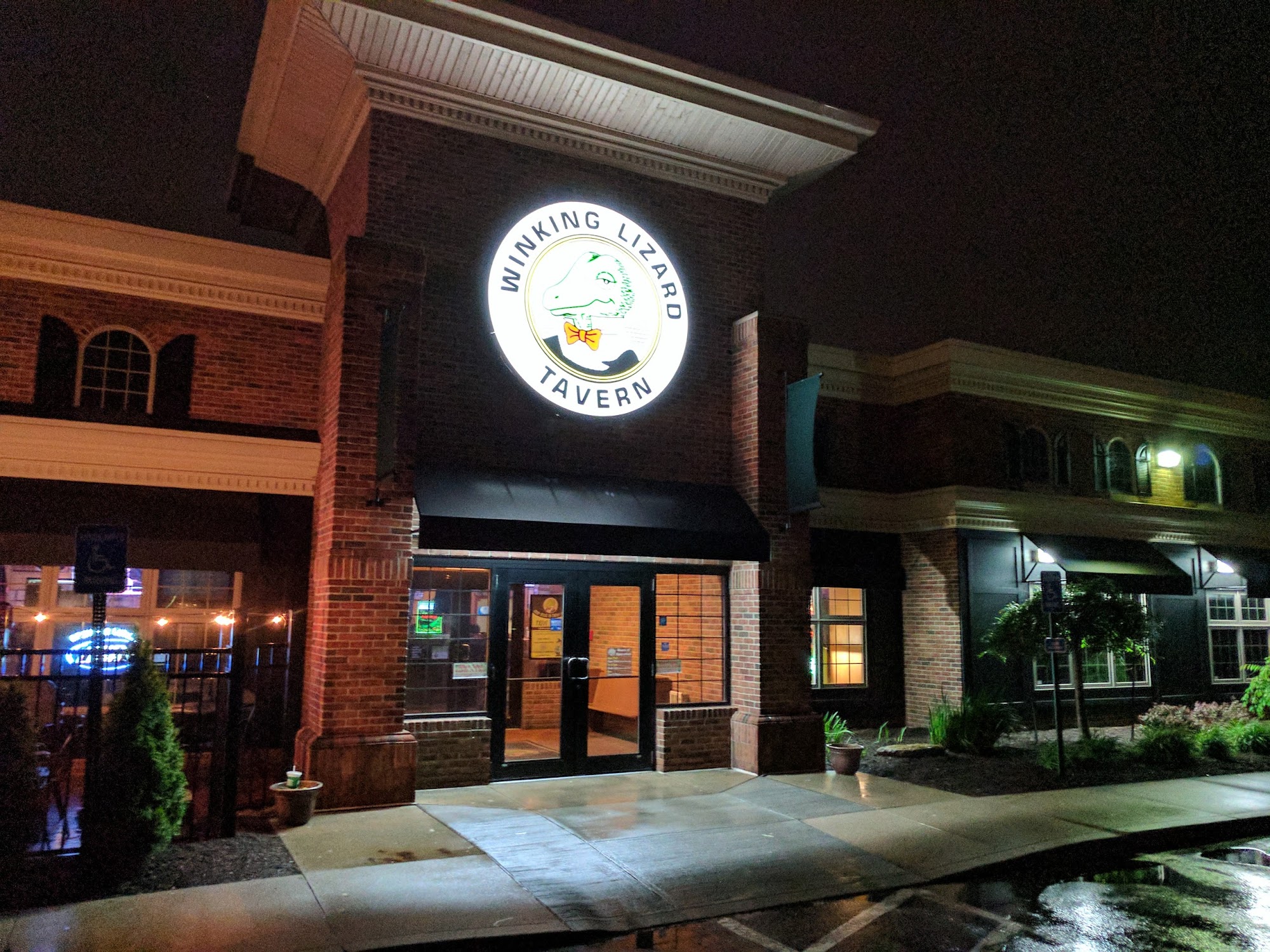 Winking Lizard Canton (Fulton Dr)