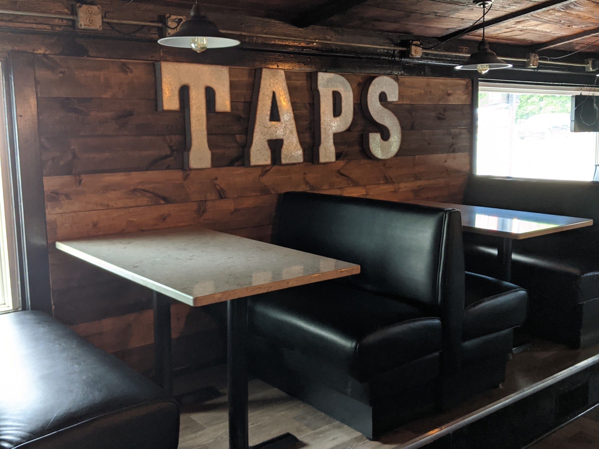 Maple City Taps And Eatery