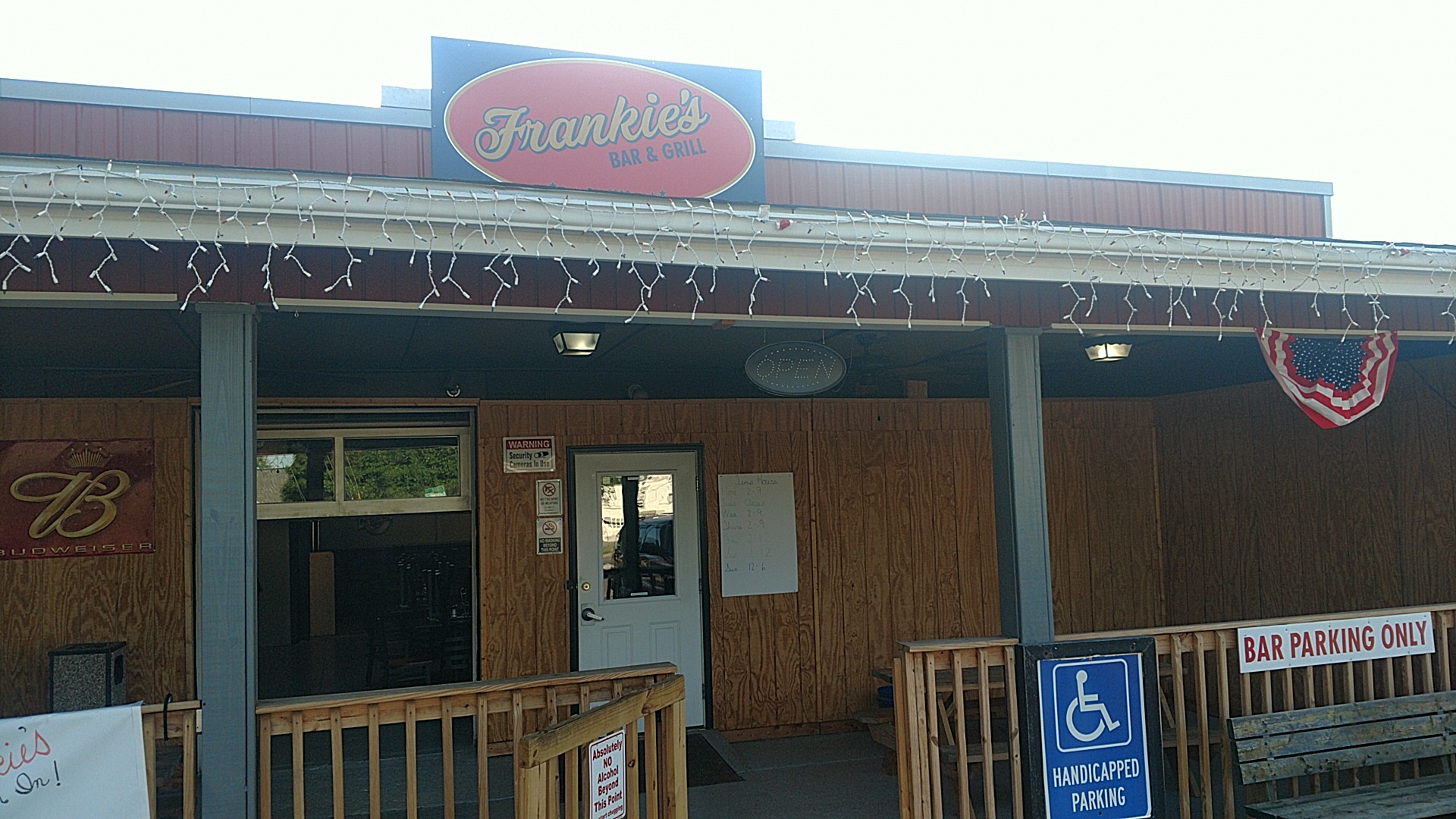 Frankie's Bar & Grille