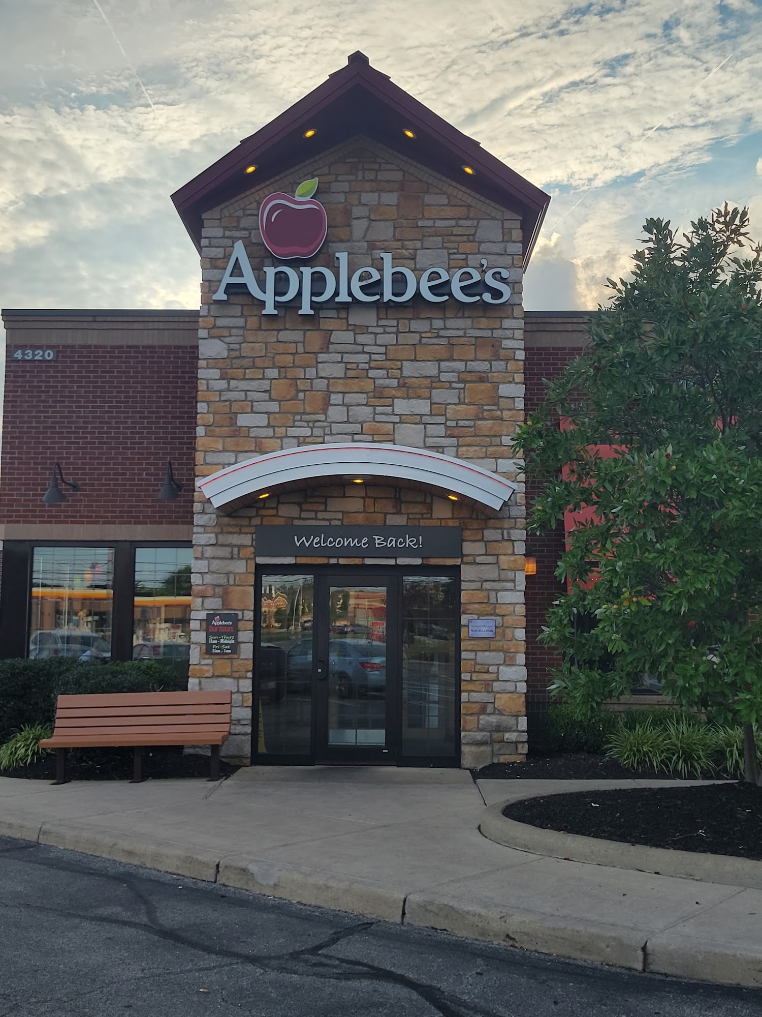 Applebee's Grill + Bar