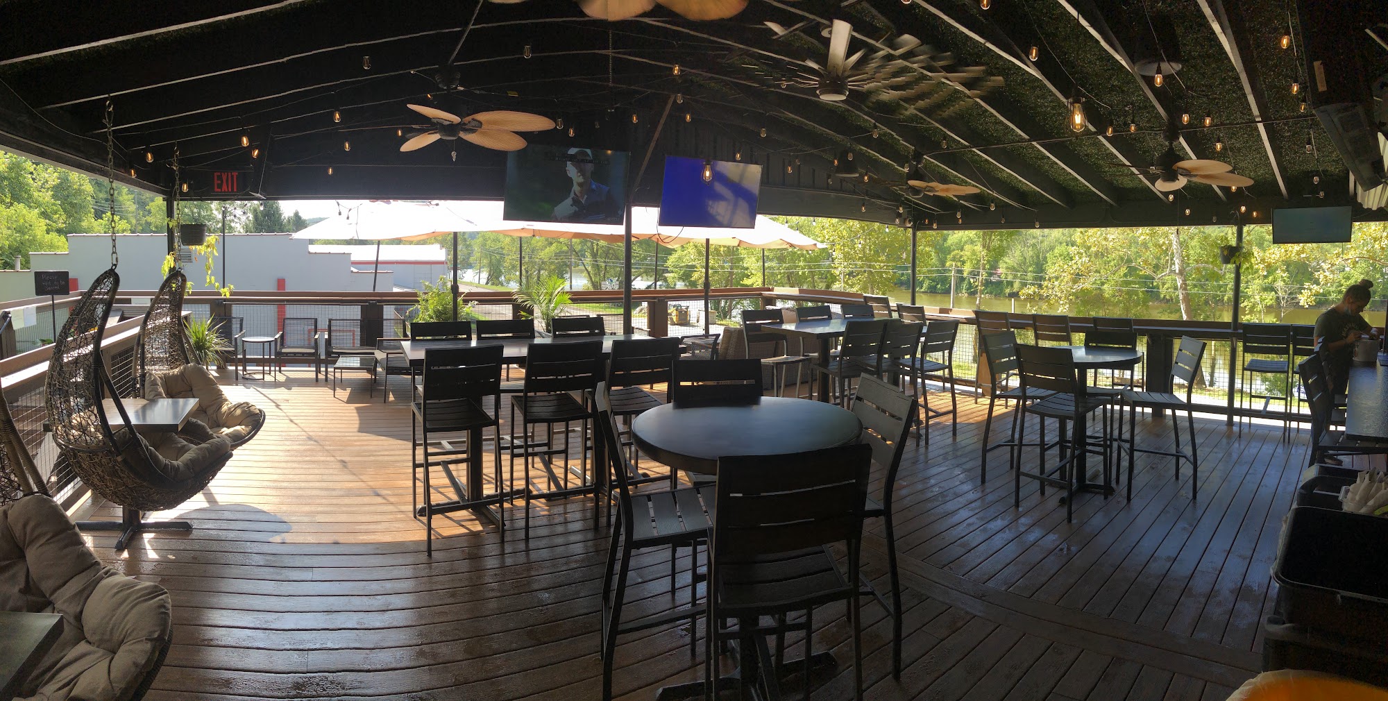 Maxwell's Pizza & Rooftop Patio | McConnelsville, OH