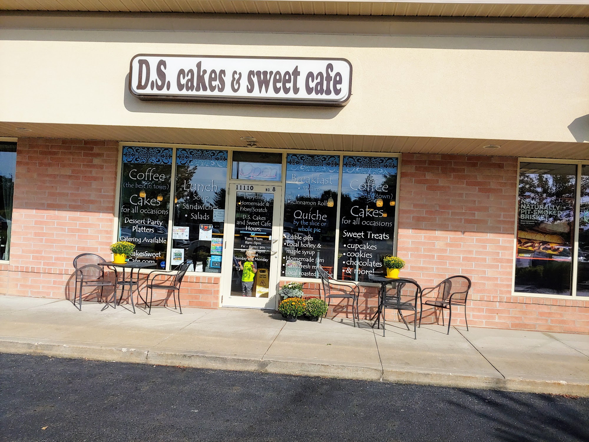 DS Cakes and Sweet Cafe