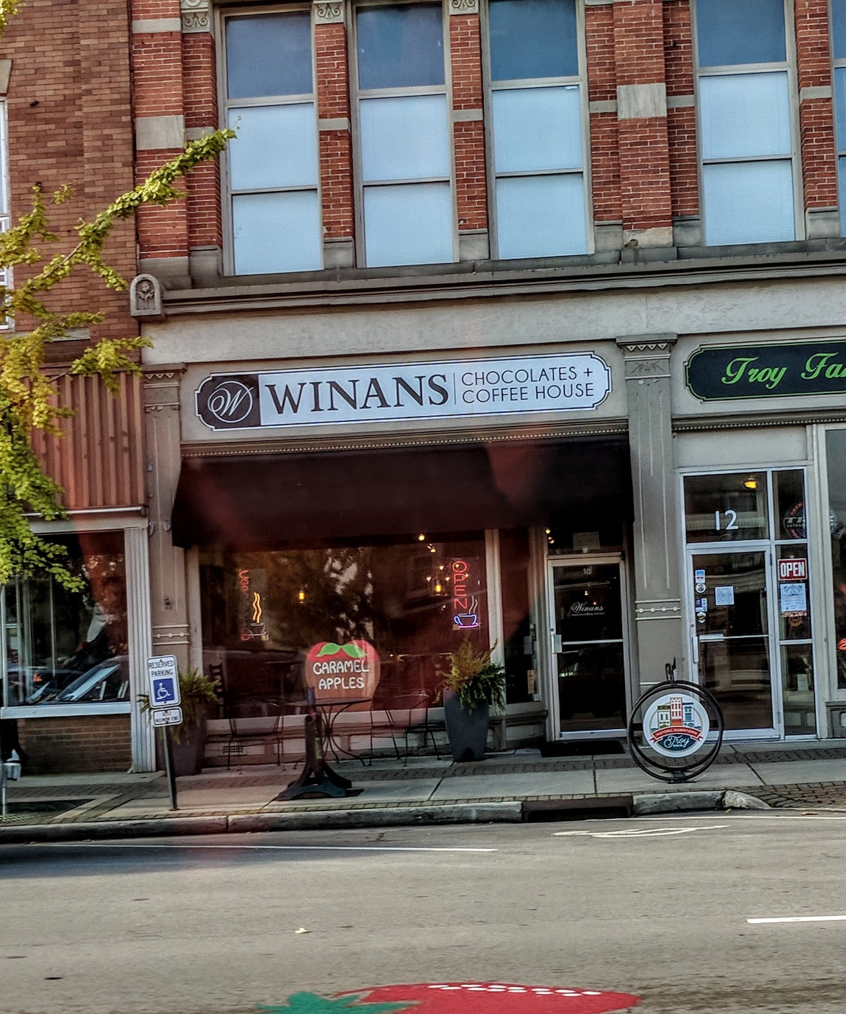 Winans Coffee & Chocolate