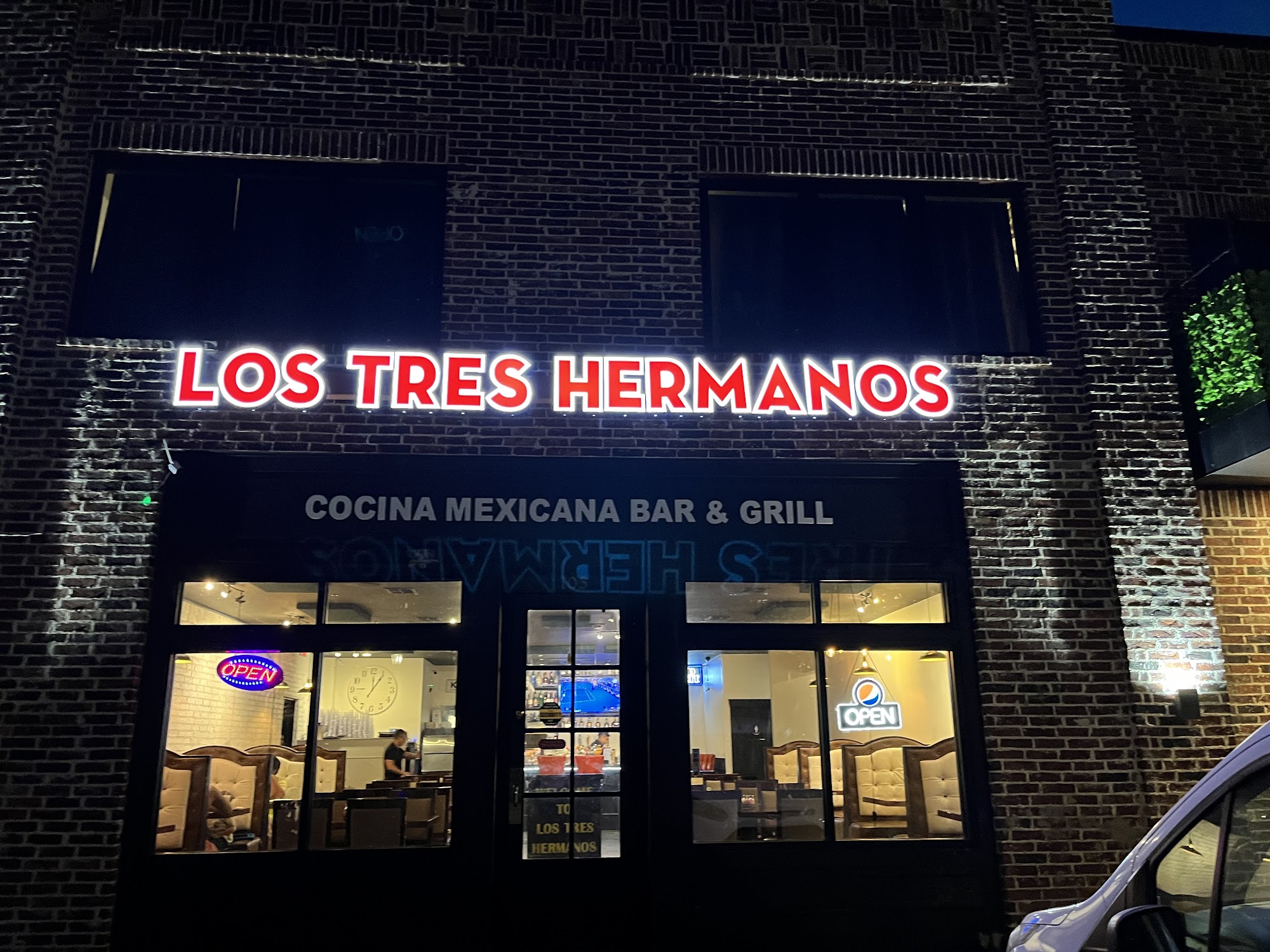 Los Tres Hermanos