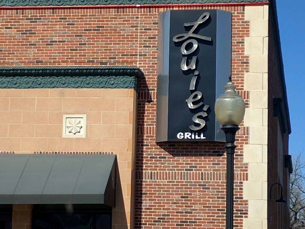 Louie's Grill & Bar