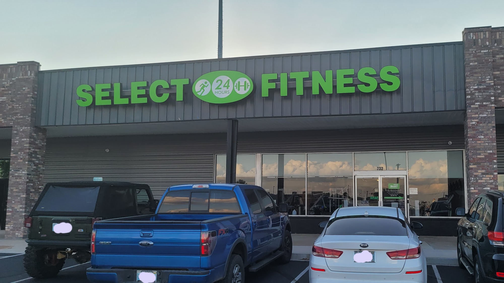 Select Fitness & Tanning - 24/7 Access 732 W Main St, Jenks Oklahoma 74037