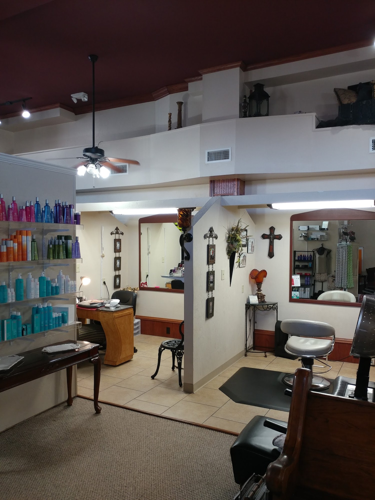 Angelita & Company Salon Spa Boutique 224 N Main St, Kingfisher Oklahoma 73750