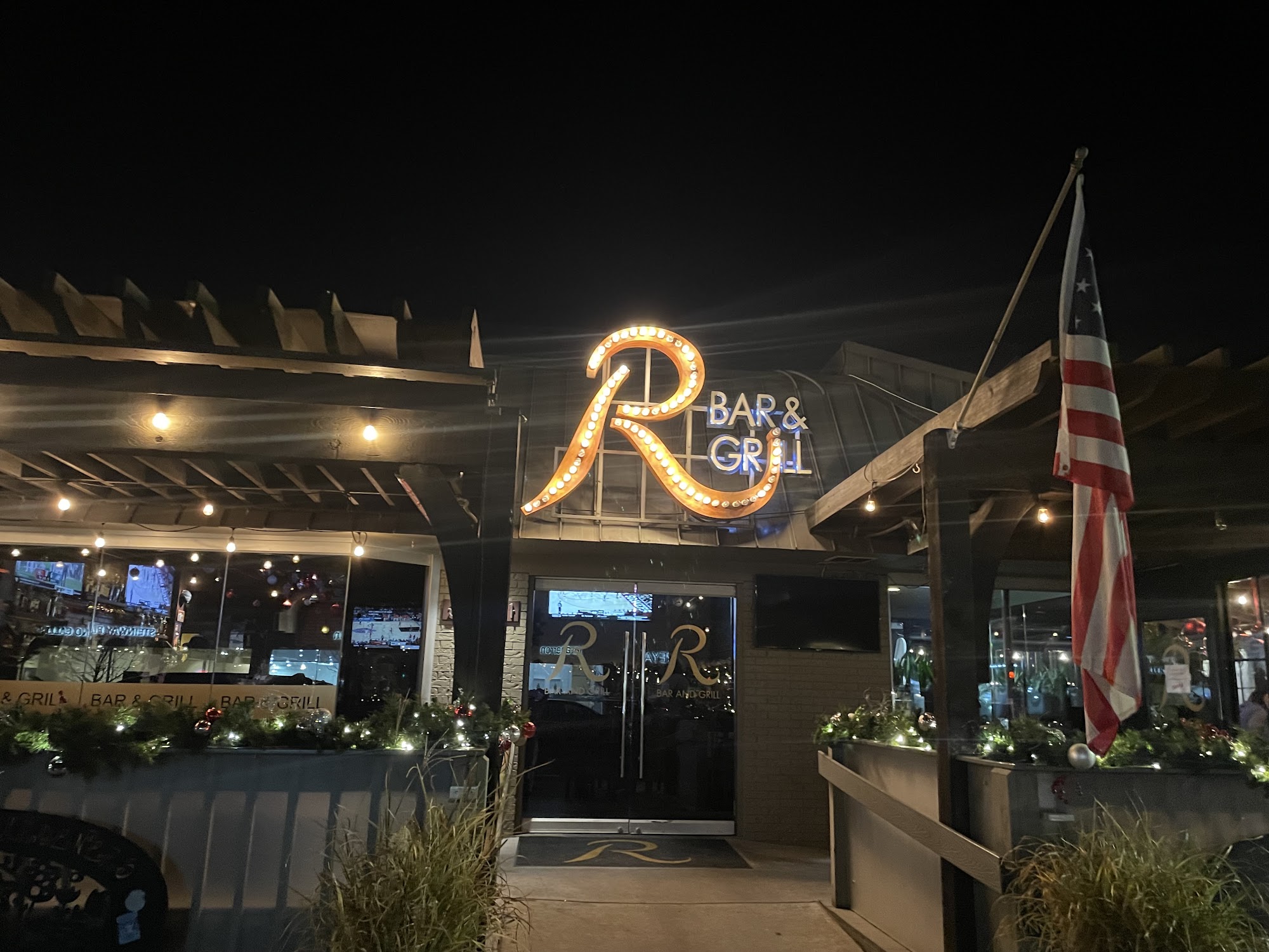 R Bar & Grill