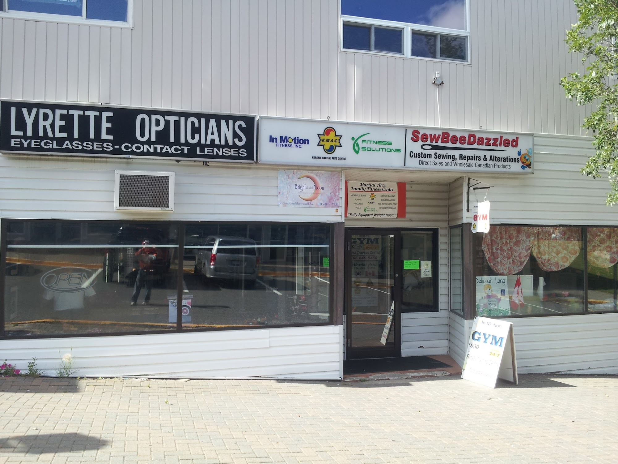 Lyrette Opticians 8 Elizabeth Walk, Elliot Lake Ontario P5A 1Z3