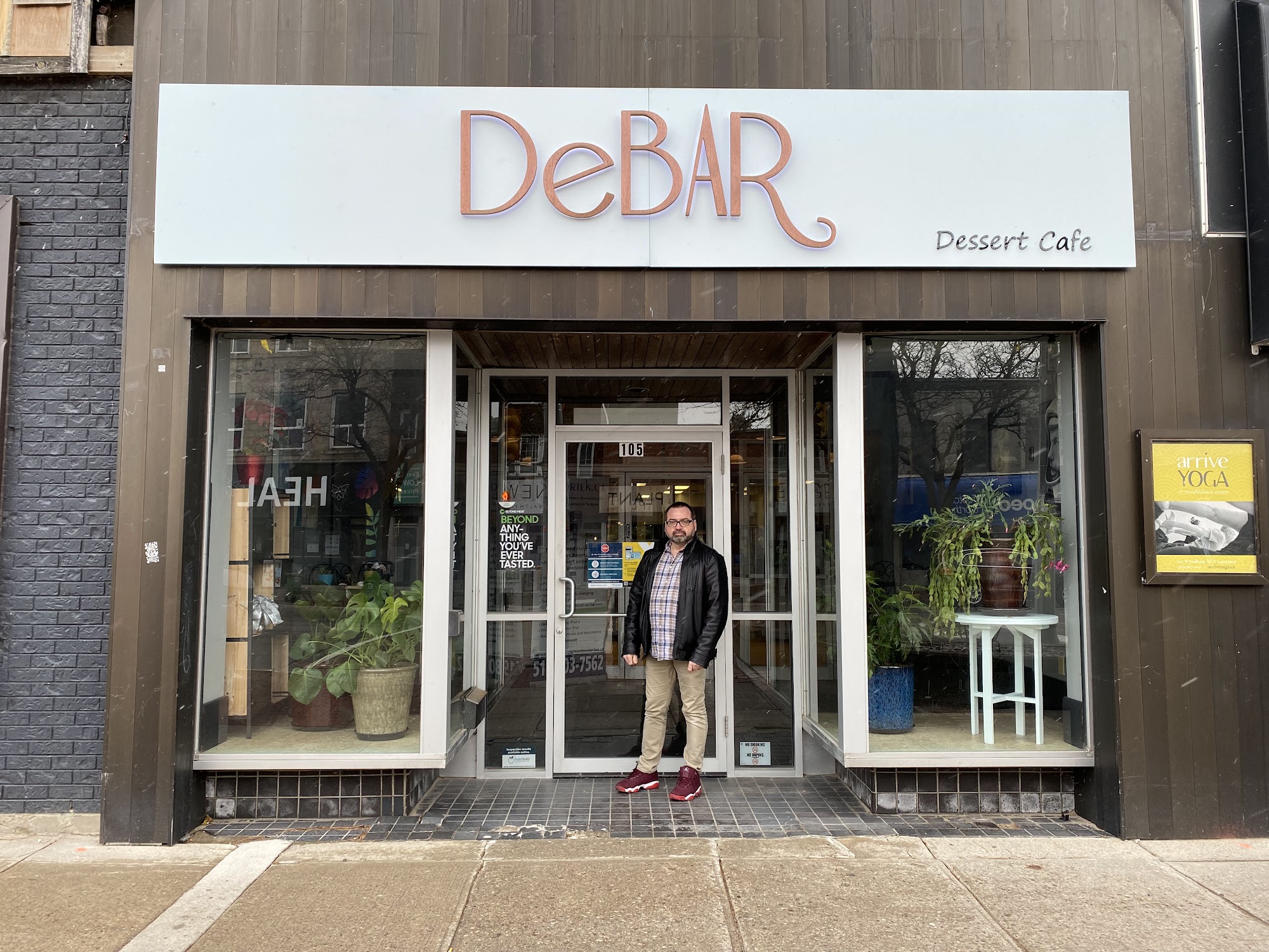DeBAR Dessert Cafe