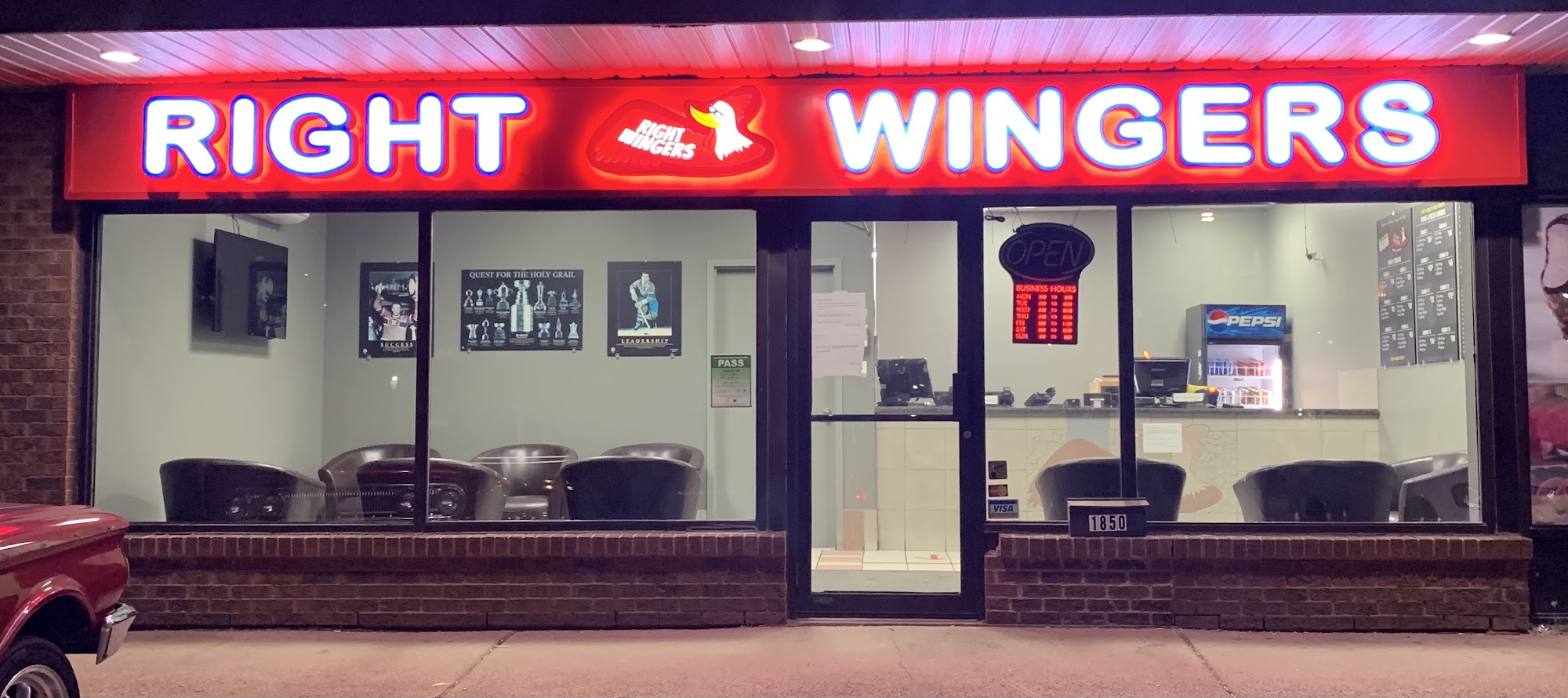 Right Wingers, Best Wings In Hamilton