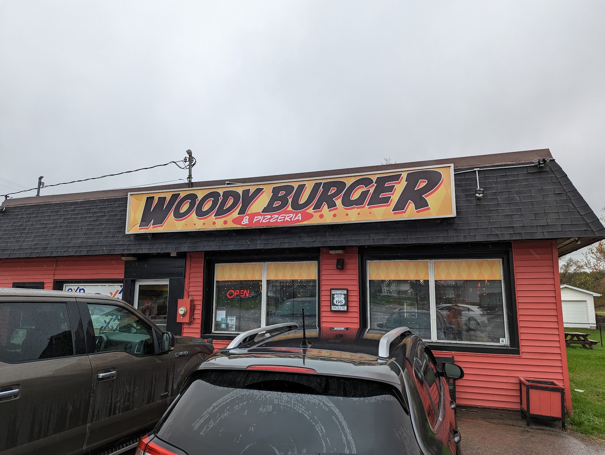 Woody Burger & Pizzeria