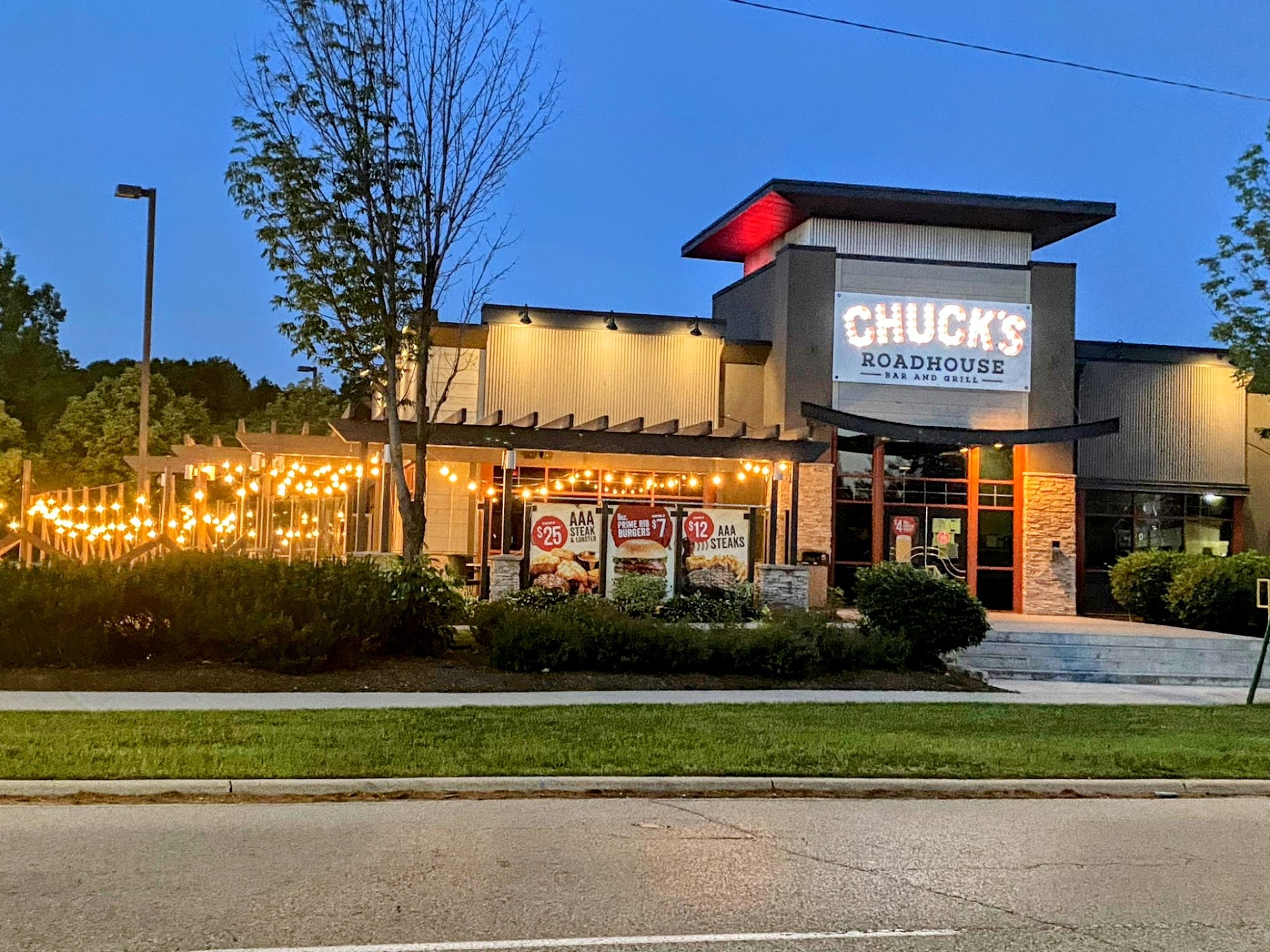 Chuck's Roadhouse Bar & Grill