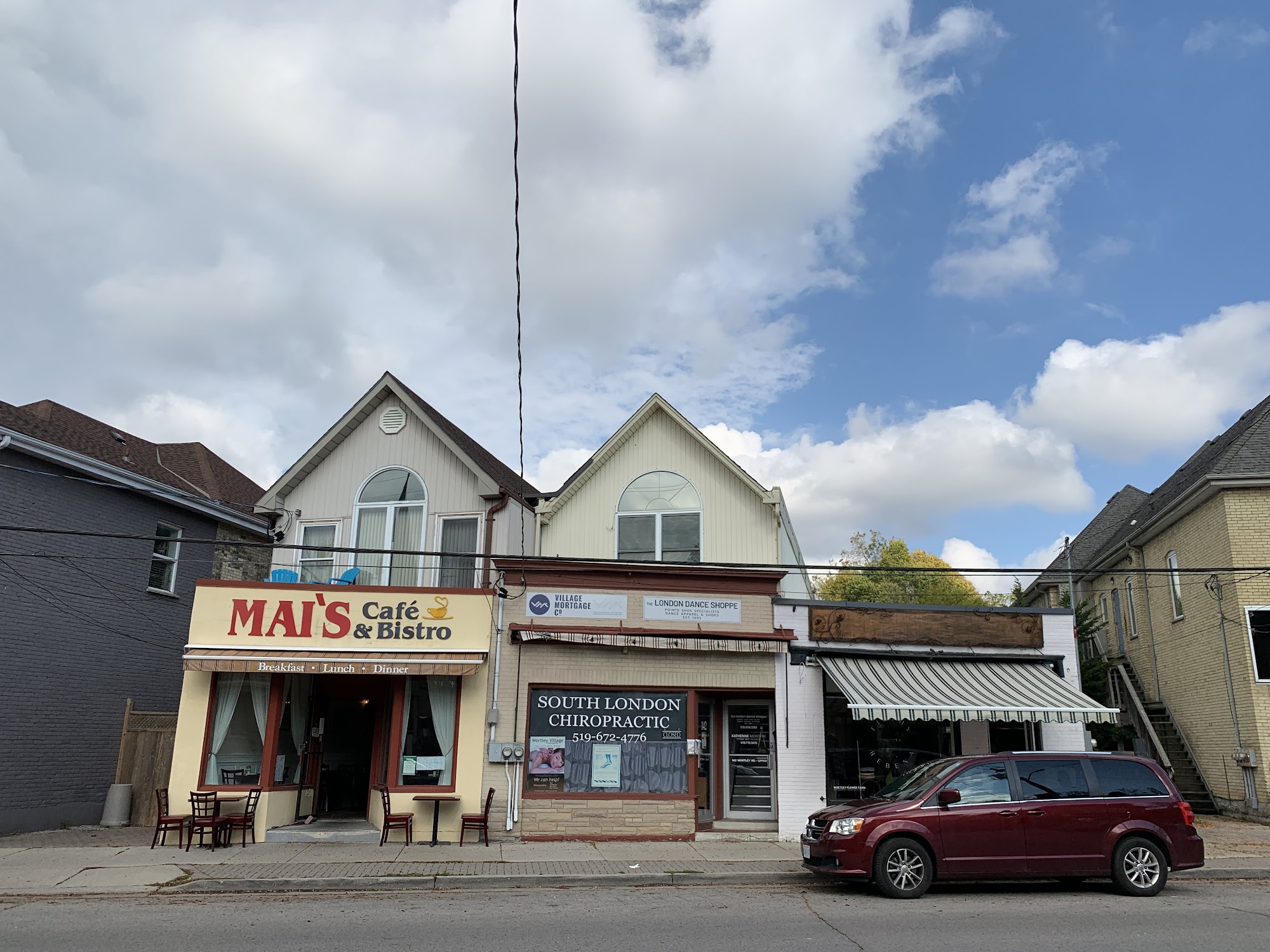 Mai's Café & Bistro