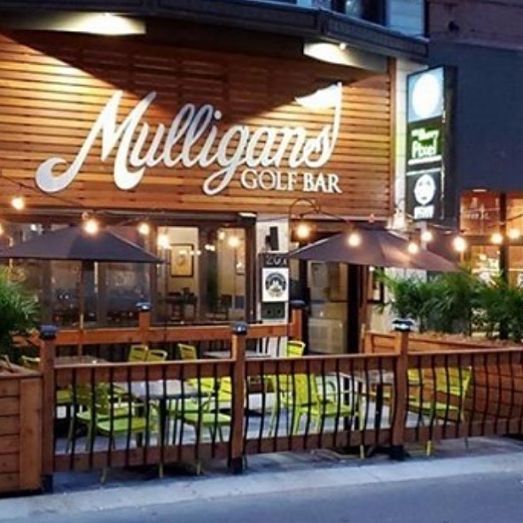 Mulligans Golf Bar