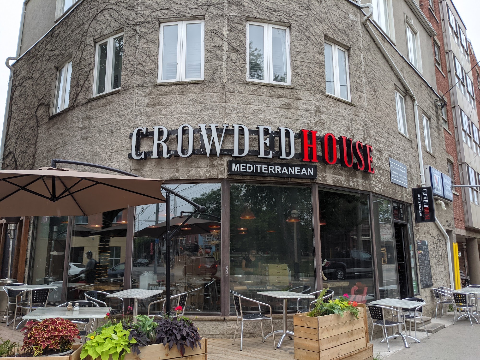 CrowdedHouse Restaurant