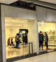 Plus (Toronto Eaton Centre)