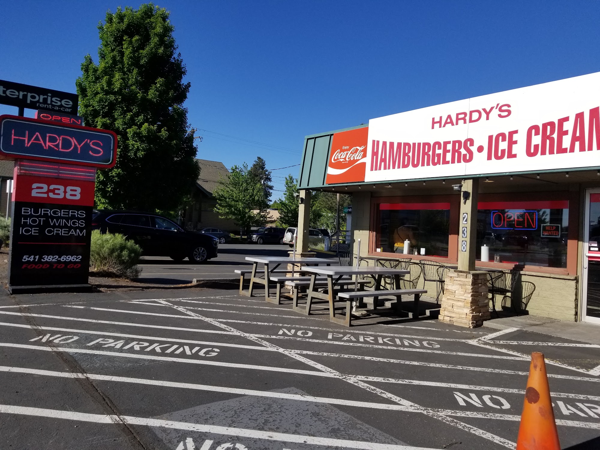 Hardy's Hotwings, Burgers & Ice Cream