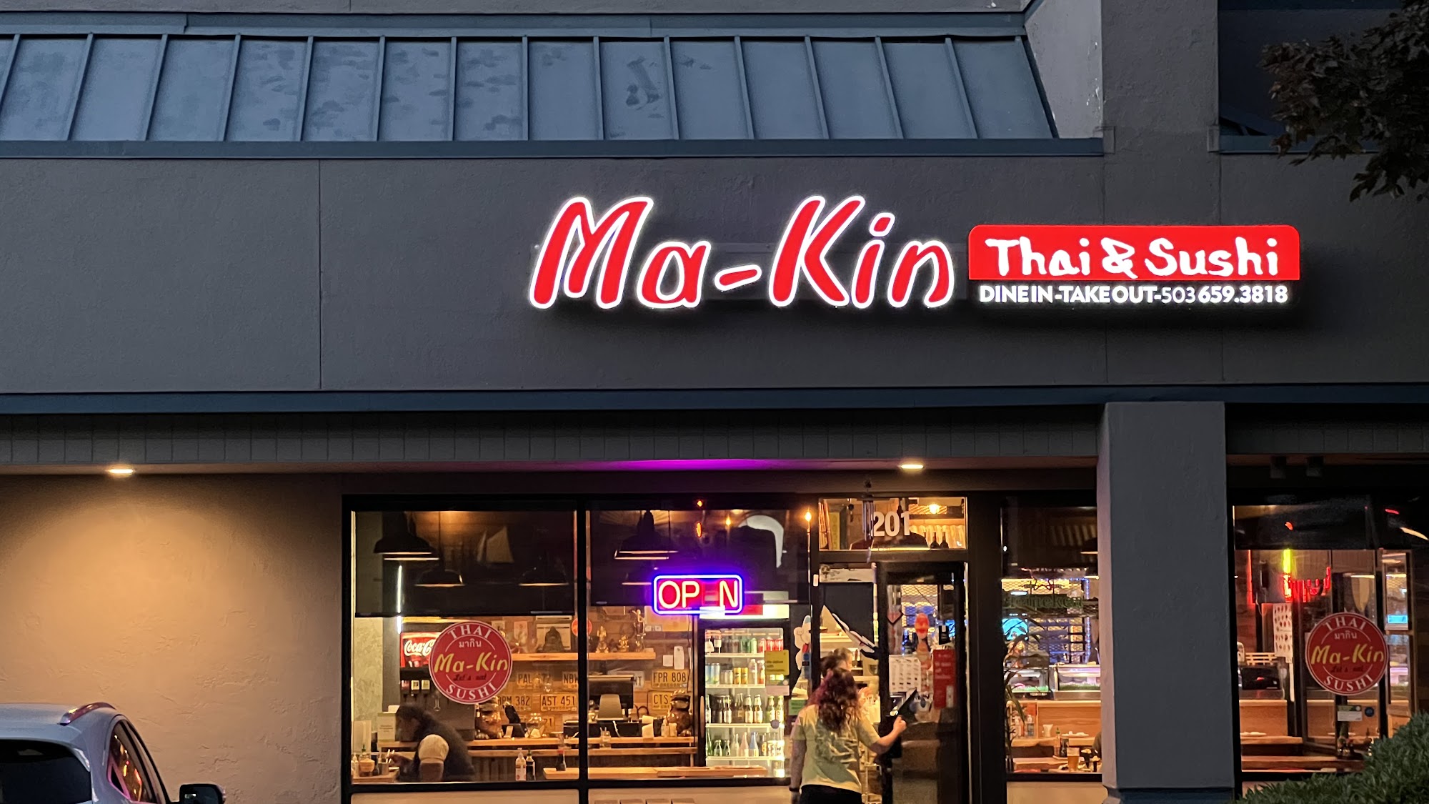 Makin Thai & Sushi