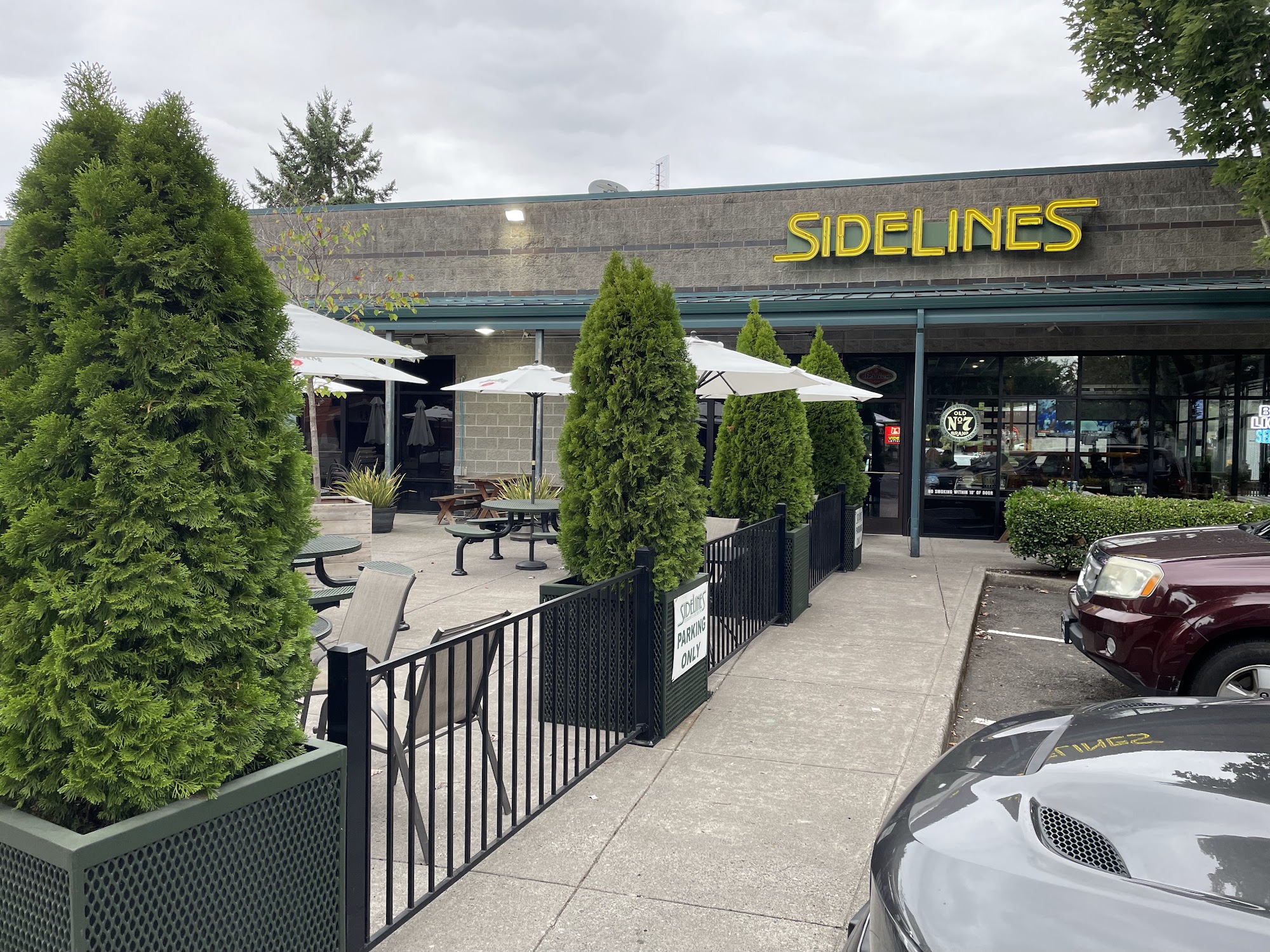 Sidelines | Restaurant & Sports Bar