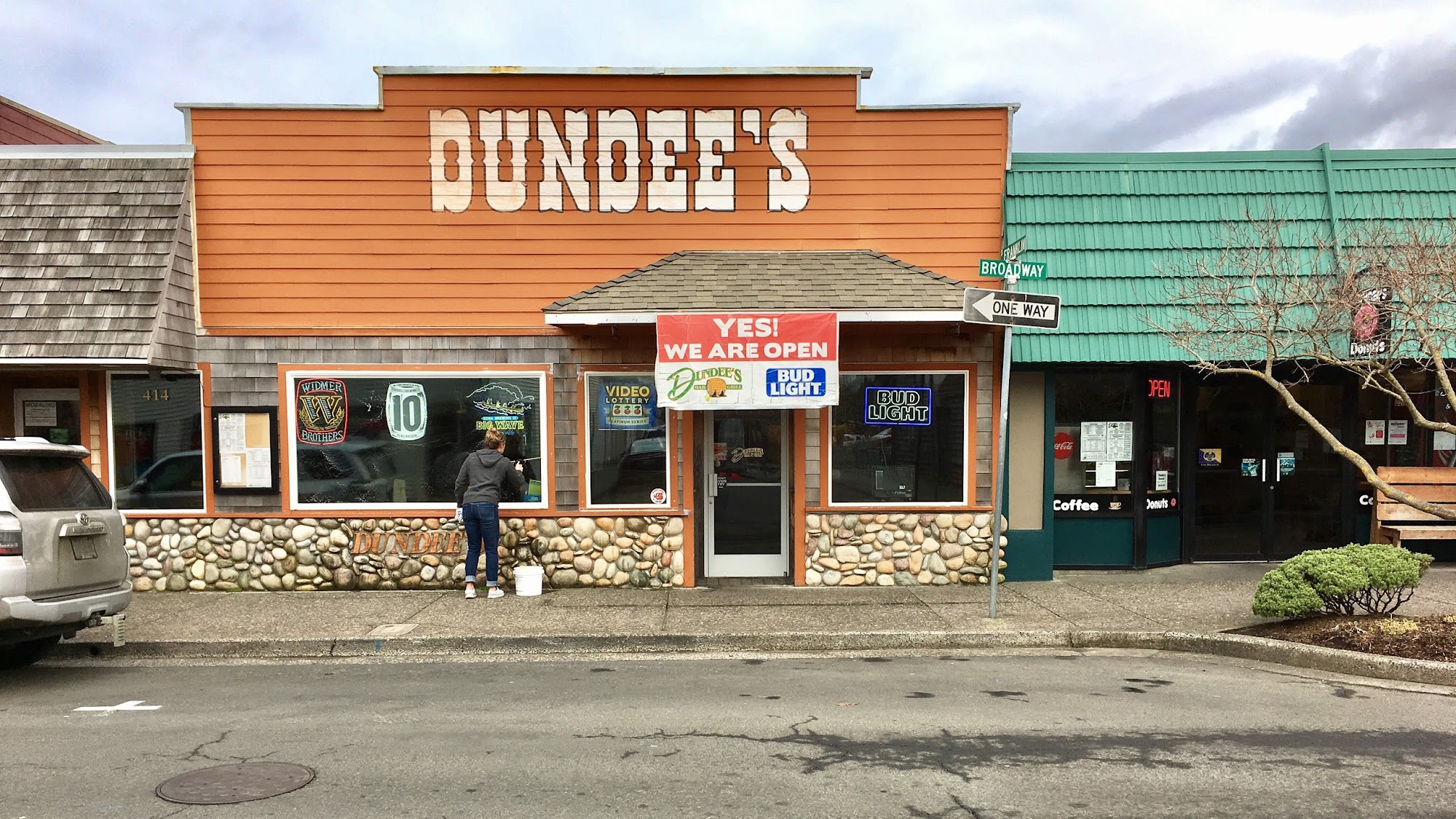 Dundee's Bar & Grill