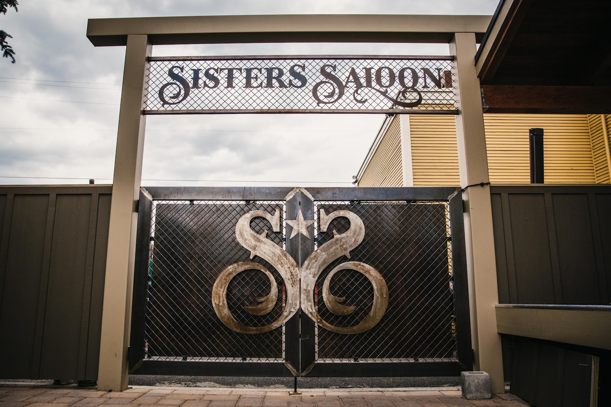 Sisters Saloon & Ranch Grill