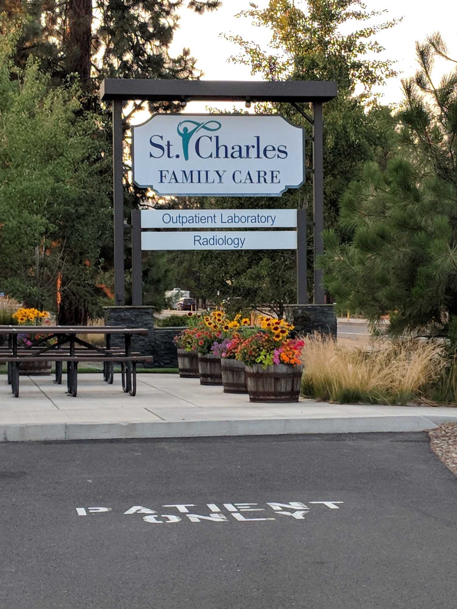 ST. CHARLES FAMILY CARE CLINIC - SISTERS - Sisters OR - Hours ...