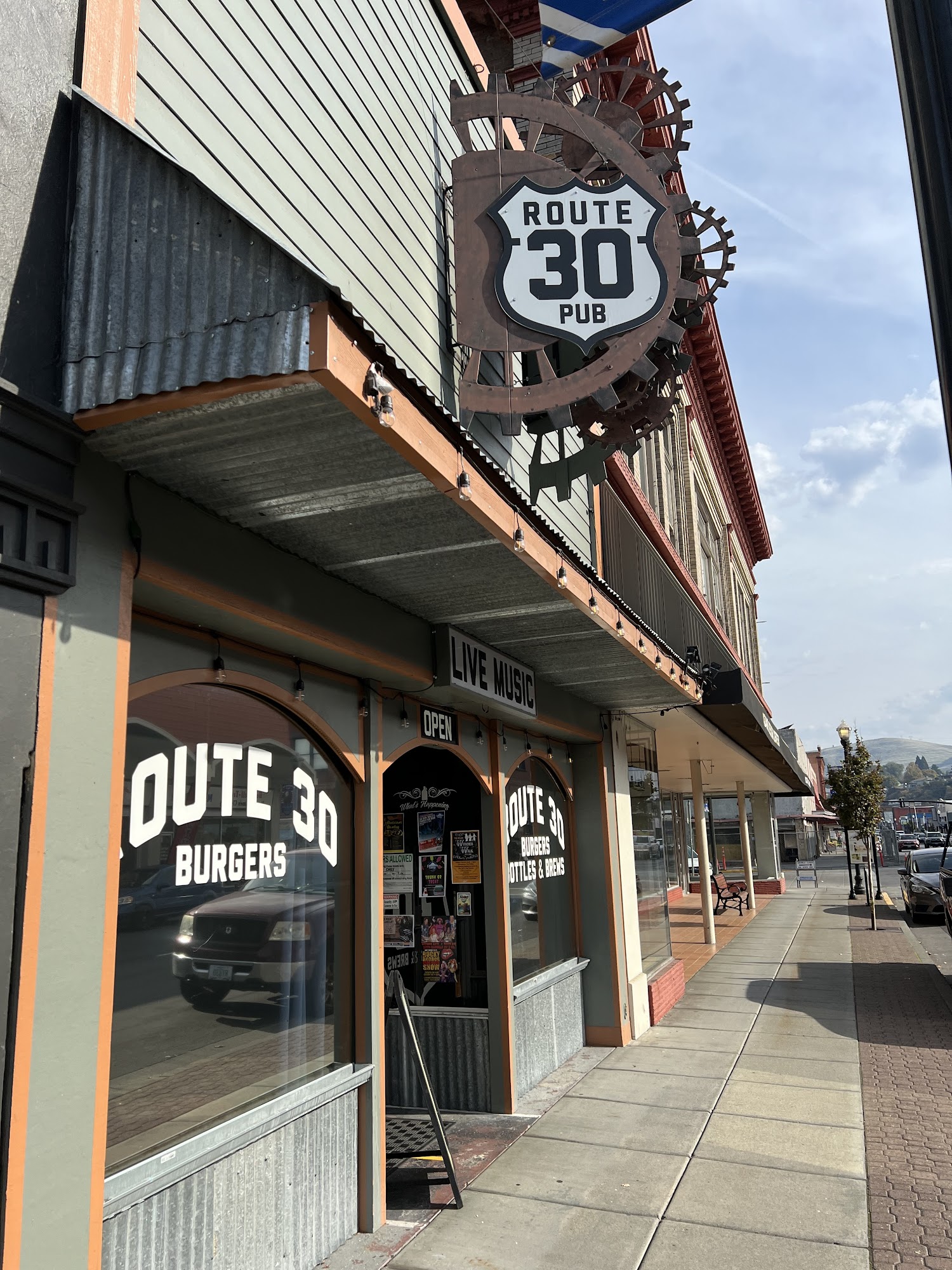 Route 30 Burgers, Bottles & Brews