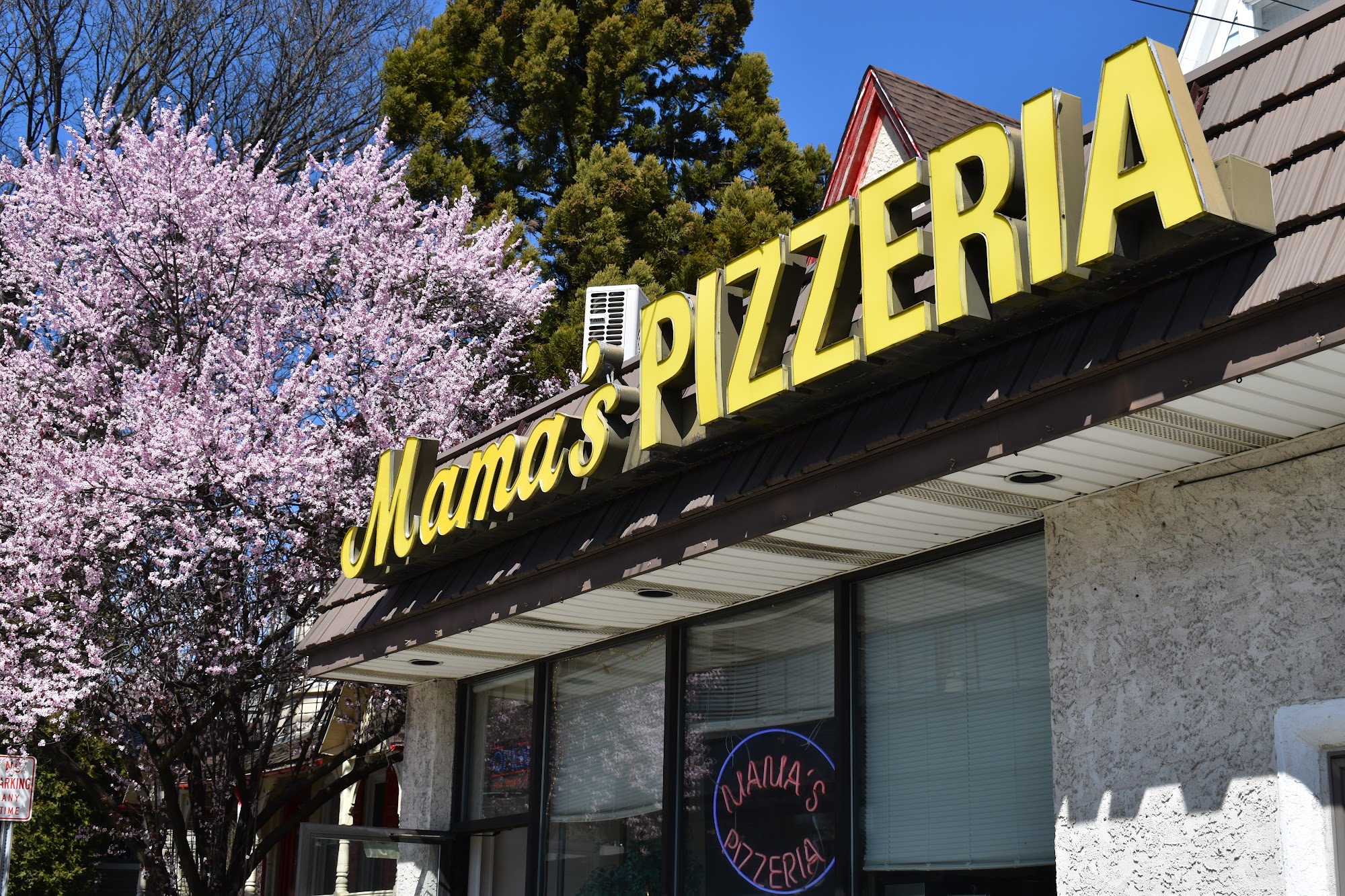 Mama's Pizzeria