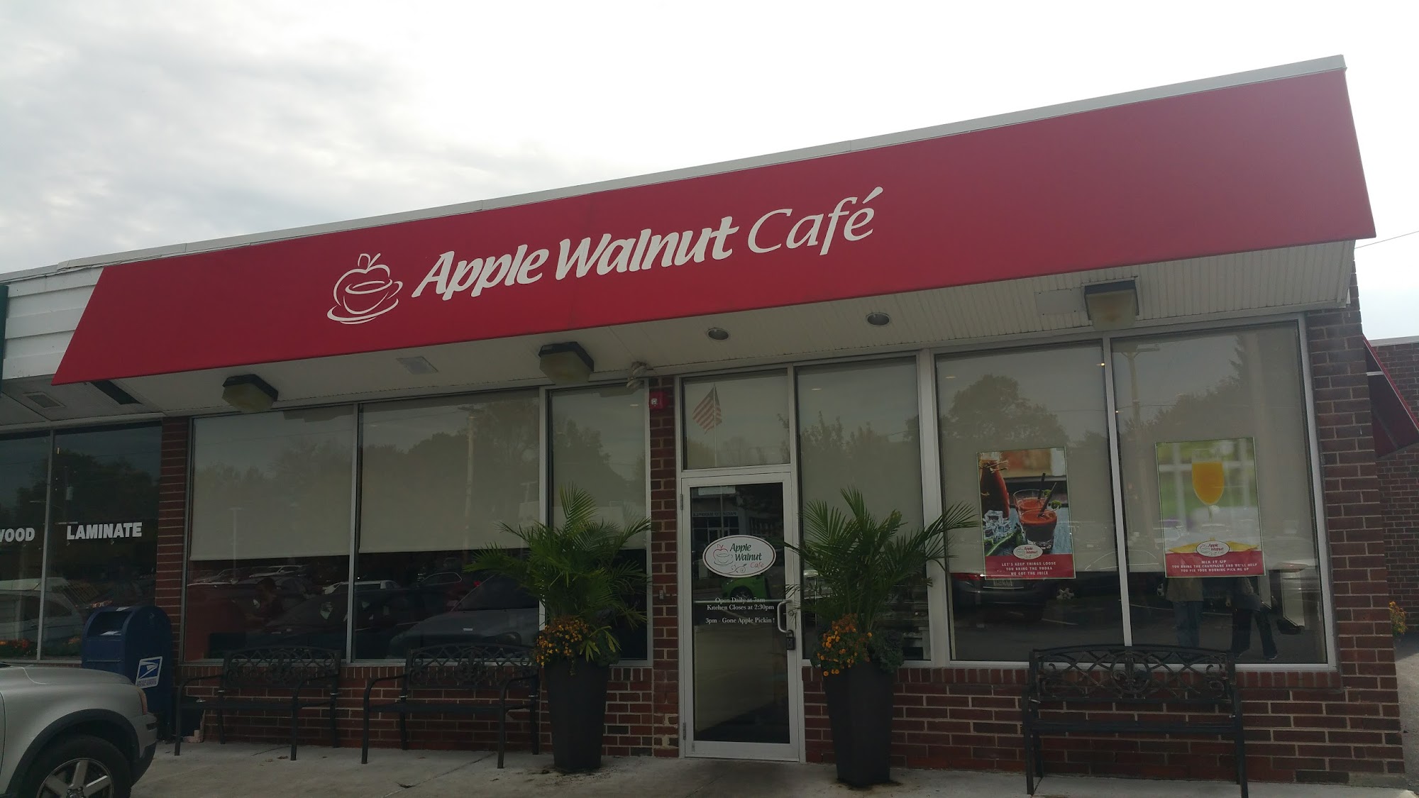 Apple Walnut Café