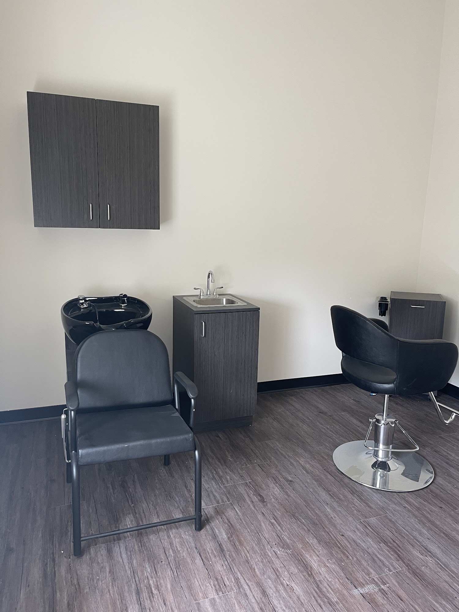 Phenix Salon Suites East Norriton, PA 2714 Dekalb Pike, East Norriton Pennsylvania 19401