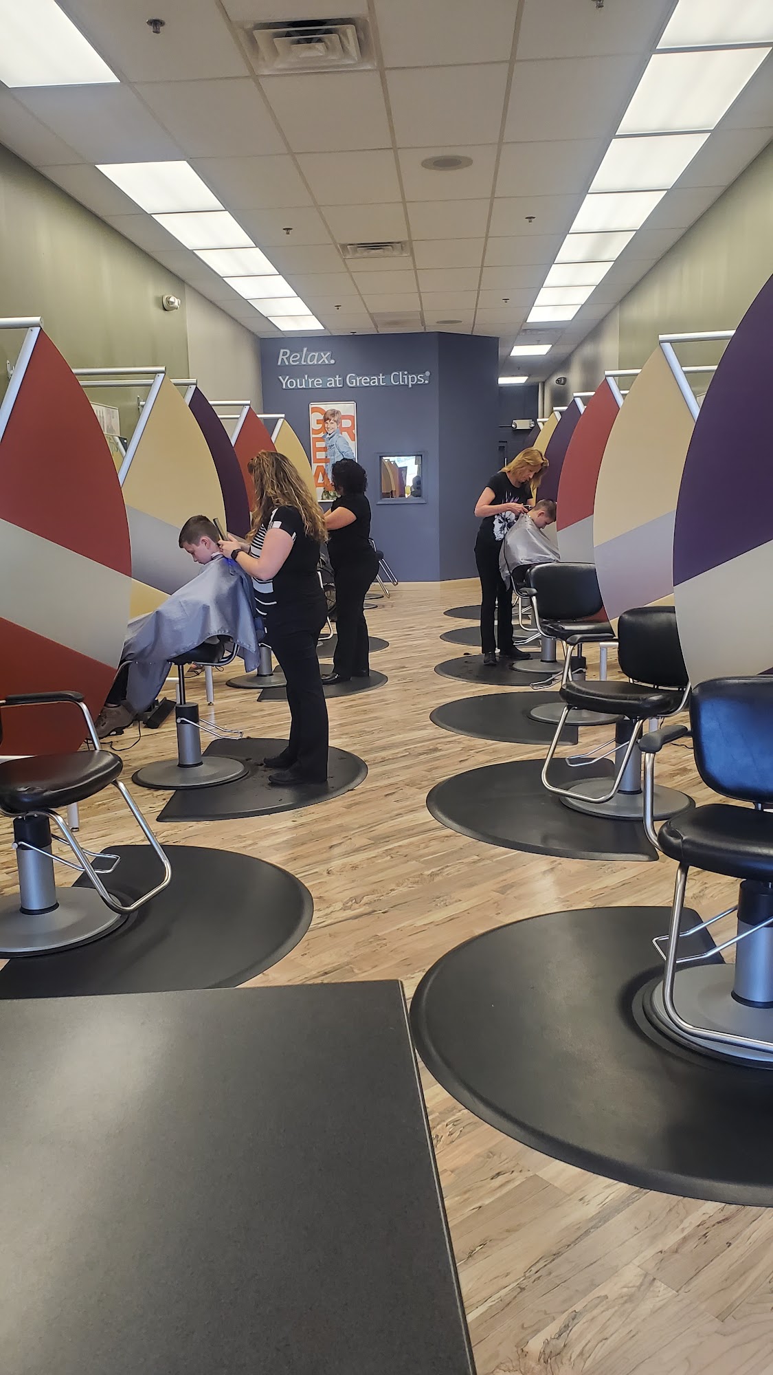 Great Clips 240 Crossings Blvd, Elverson Pennsylvania 19520