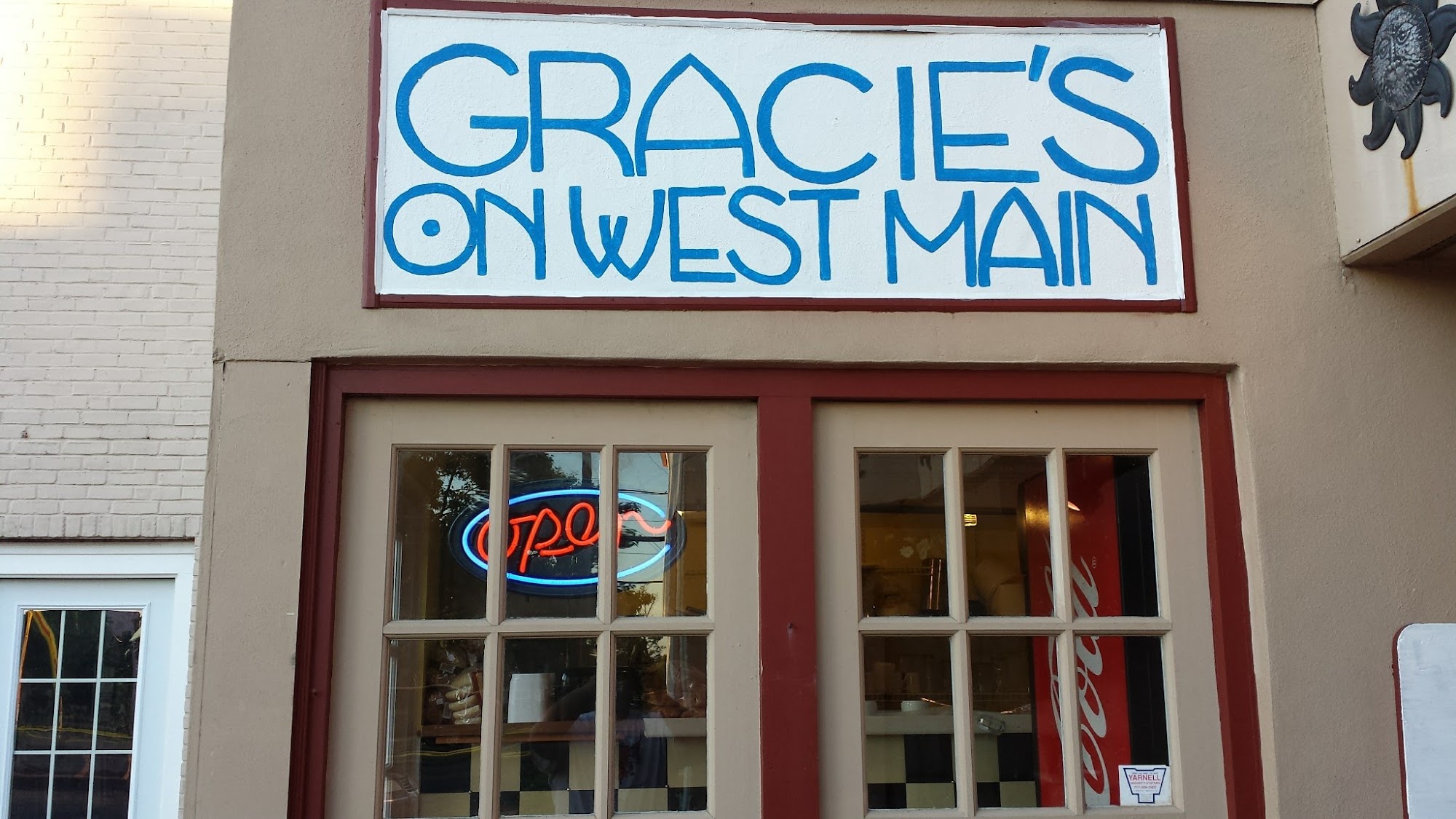 Gracie's On West Main