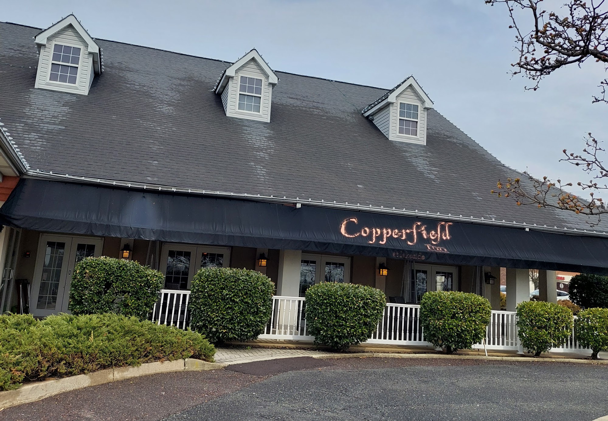 Copperfield Inn at lakeside