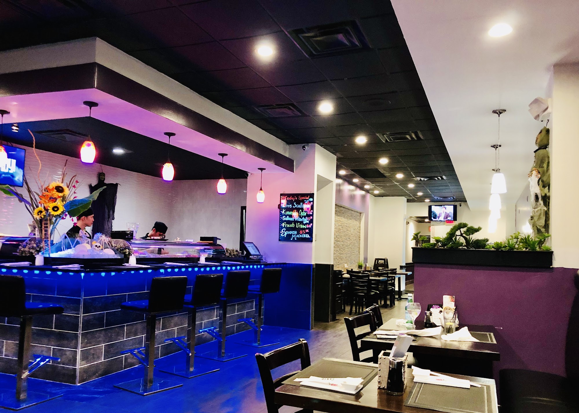 AKIO Sushi and Poke Asian Cuisine