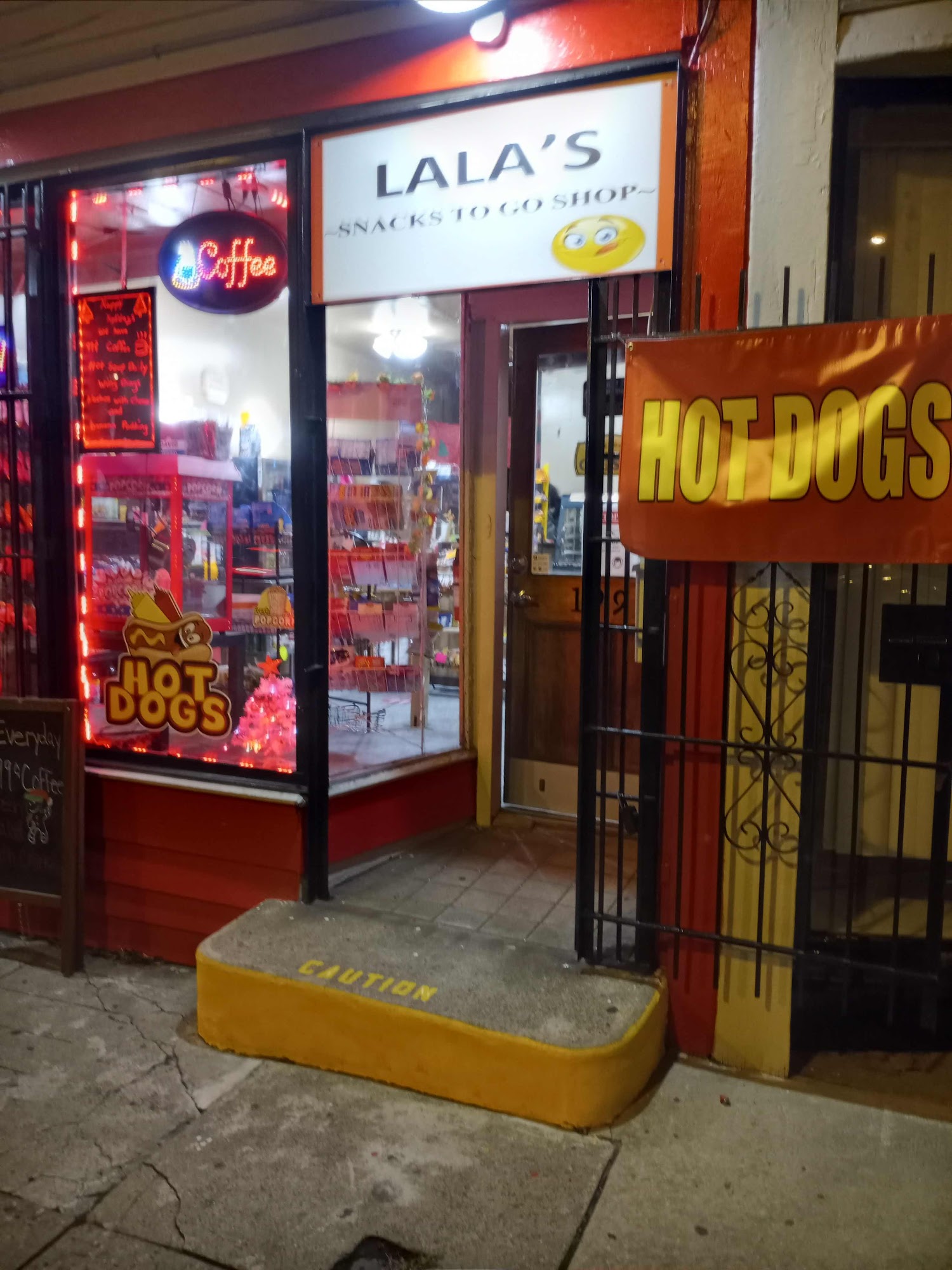 Lala's Snacks To Go Shop ?