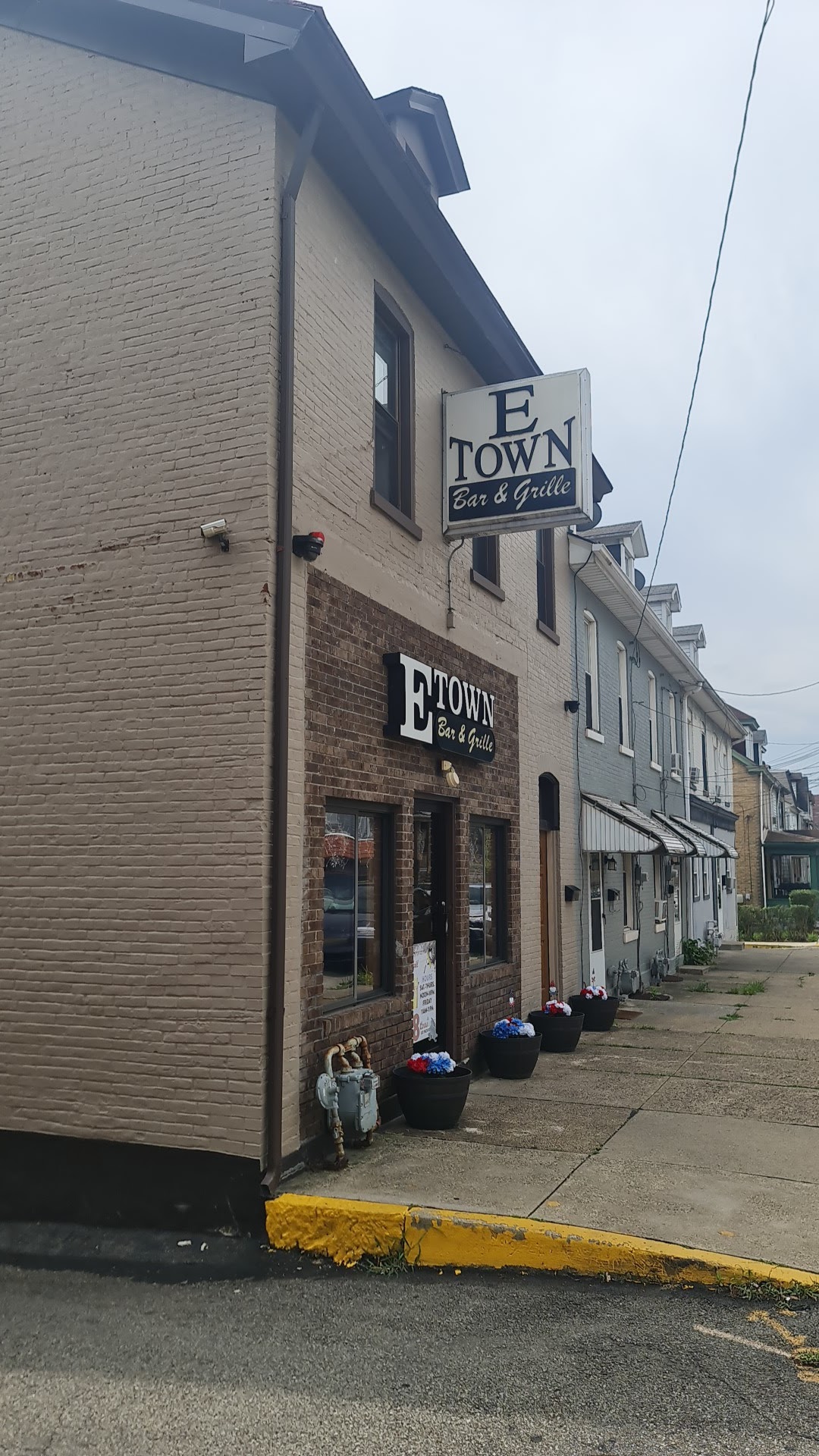 E Town Bar & Grill