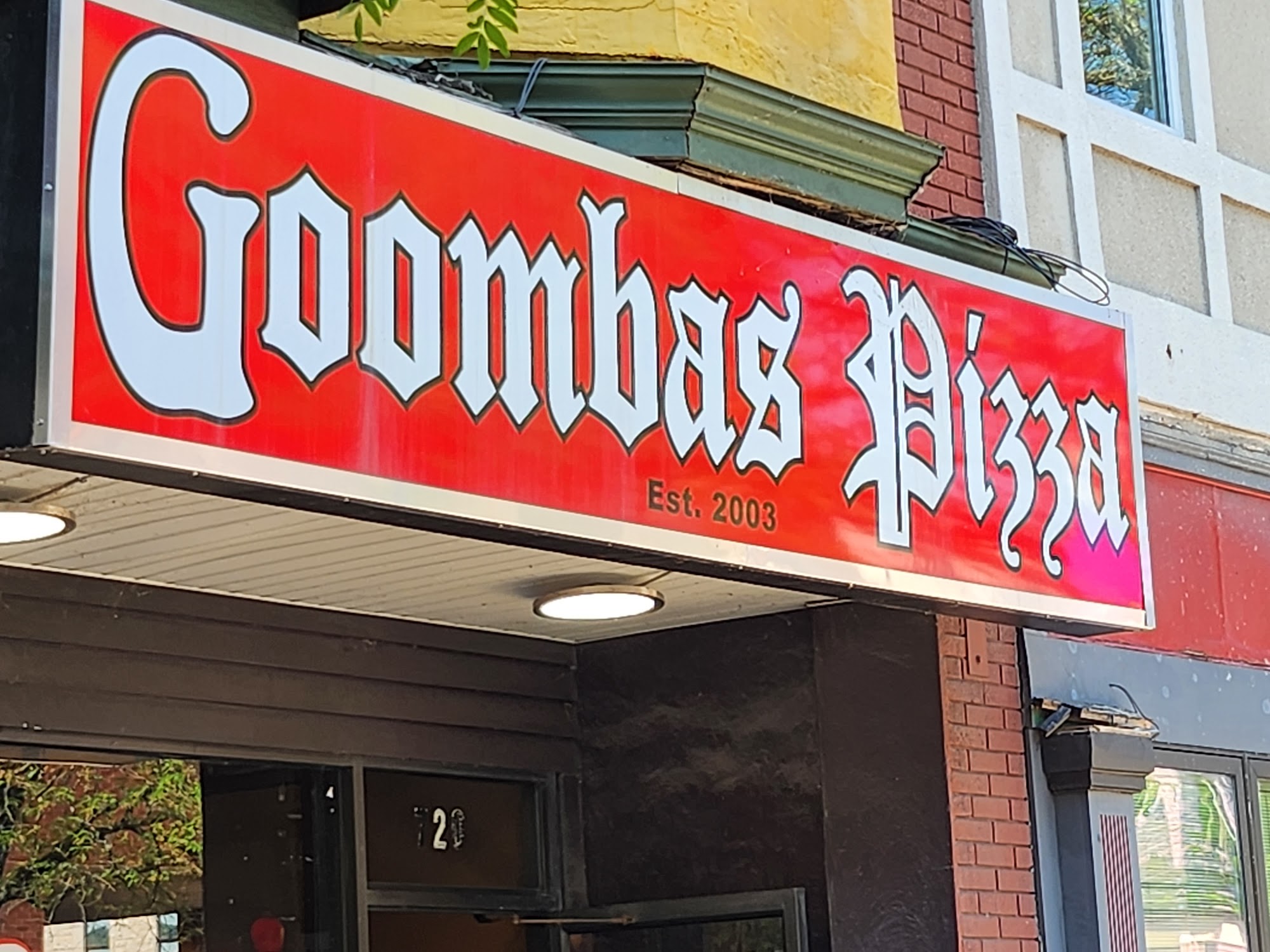 Goombas Pizza