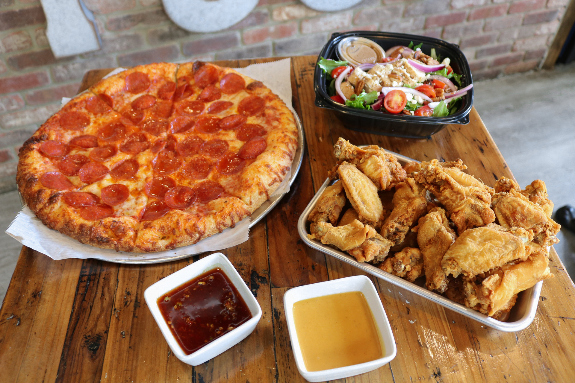 Toss Pizza and Wings