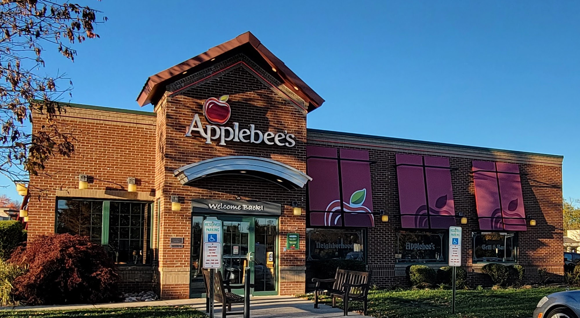 Applebee's Grill + Bar