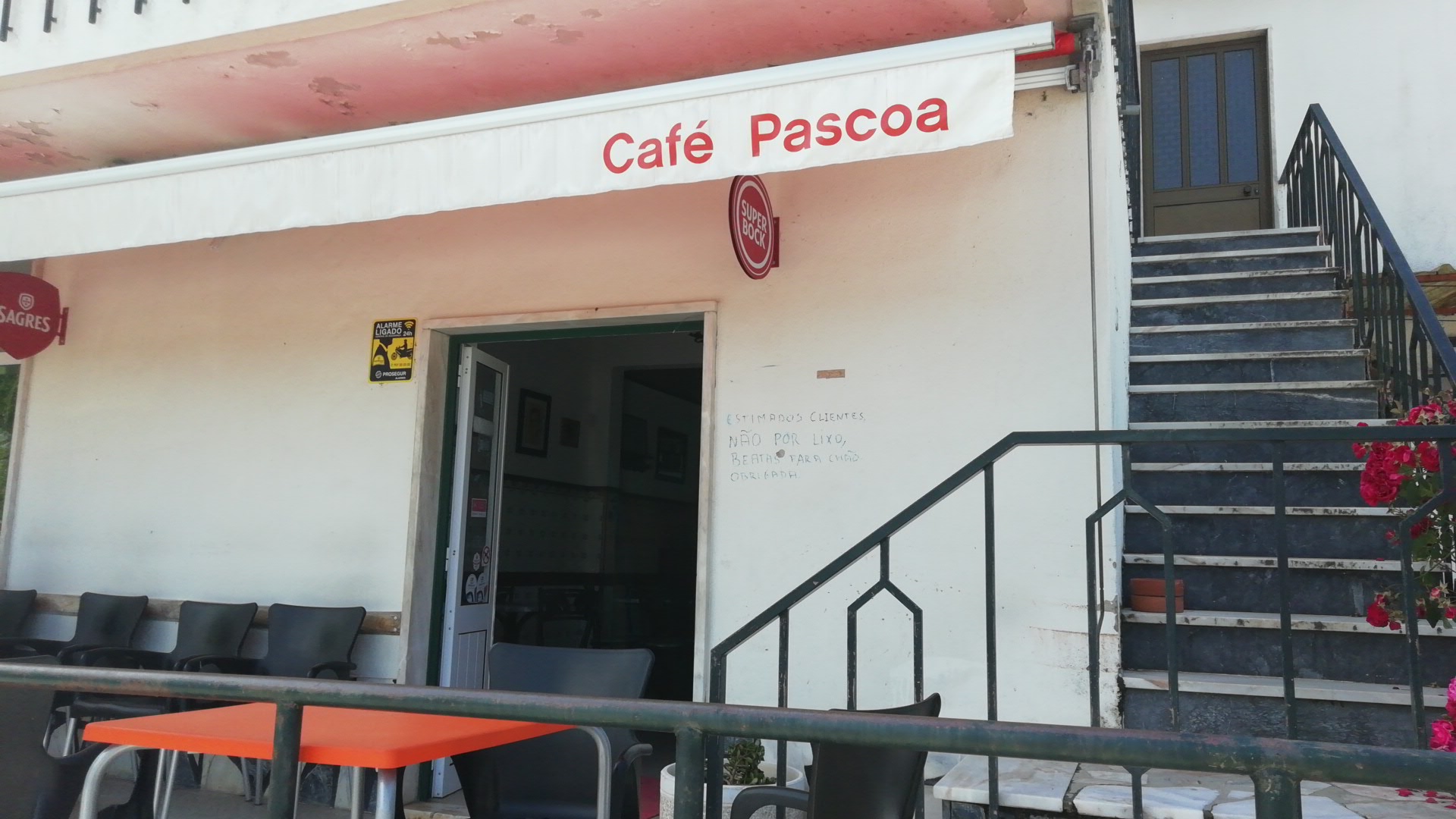 Café e Mini Mercado Páscoa Castanheira de Pêra